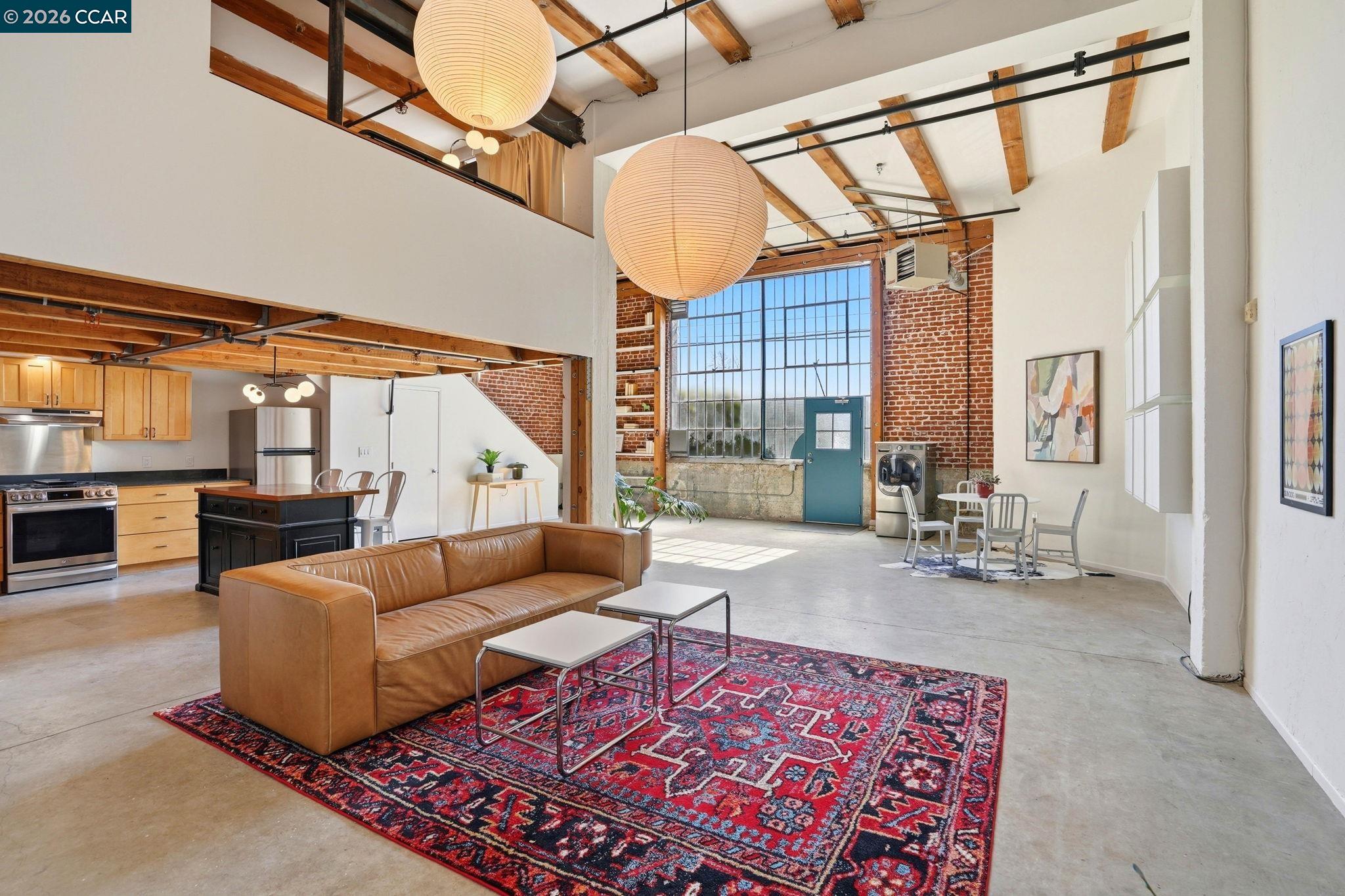 Photo #2: 41126293 Listing: Photo #2