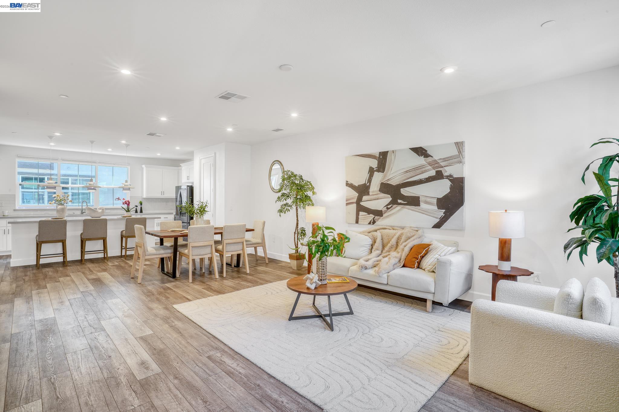 Photo #2: 41126295 Listing: Photo #2