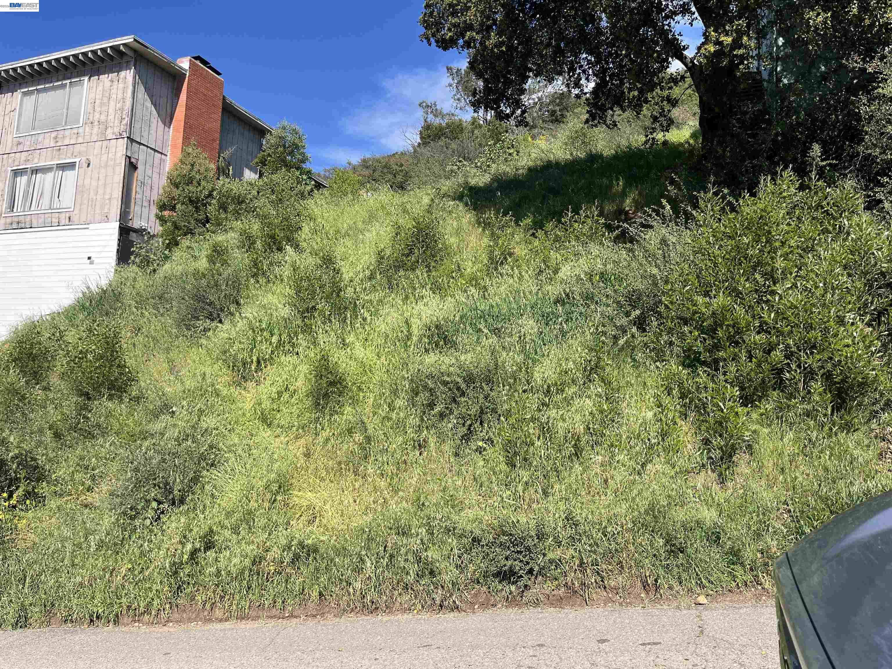 Detail Gallery Image 2 of 4 For 8712 Burr St, Oakland,  CA 94621 - – Beds | – Baths