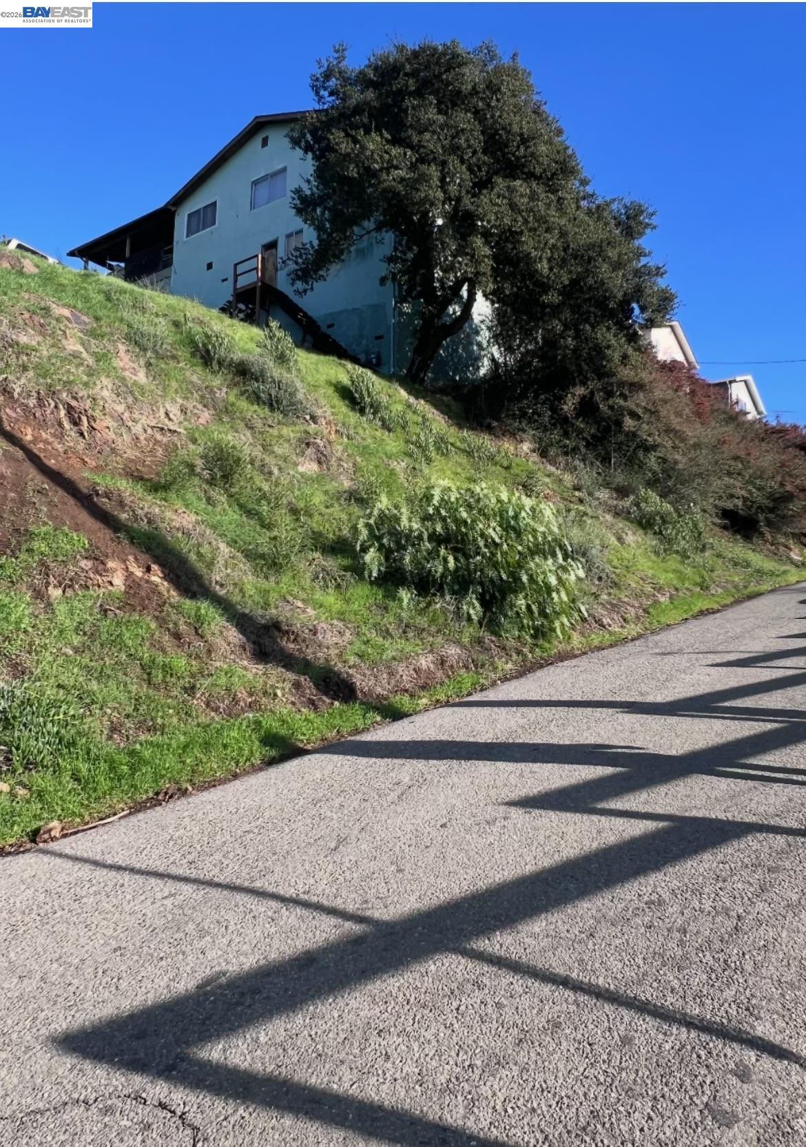 Detail Gallery Image 3 of 4 For 8712 Burr St, Oakland,  CA 94621 - – Beds | – Baths