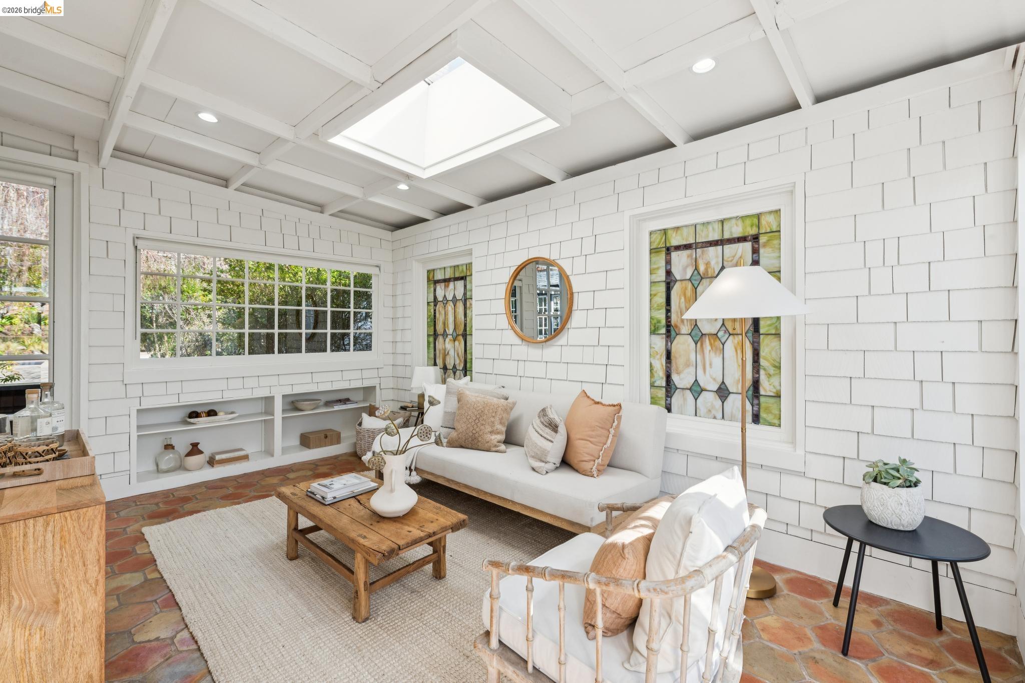 Detail Gallery Image 14 of 60 For 19 Monte Avenue, Piedmont,  CA 94611 - 4 Beds | 3/1 Baths