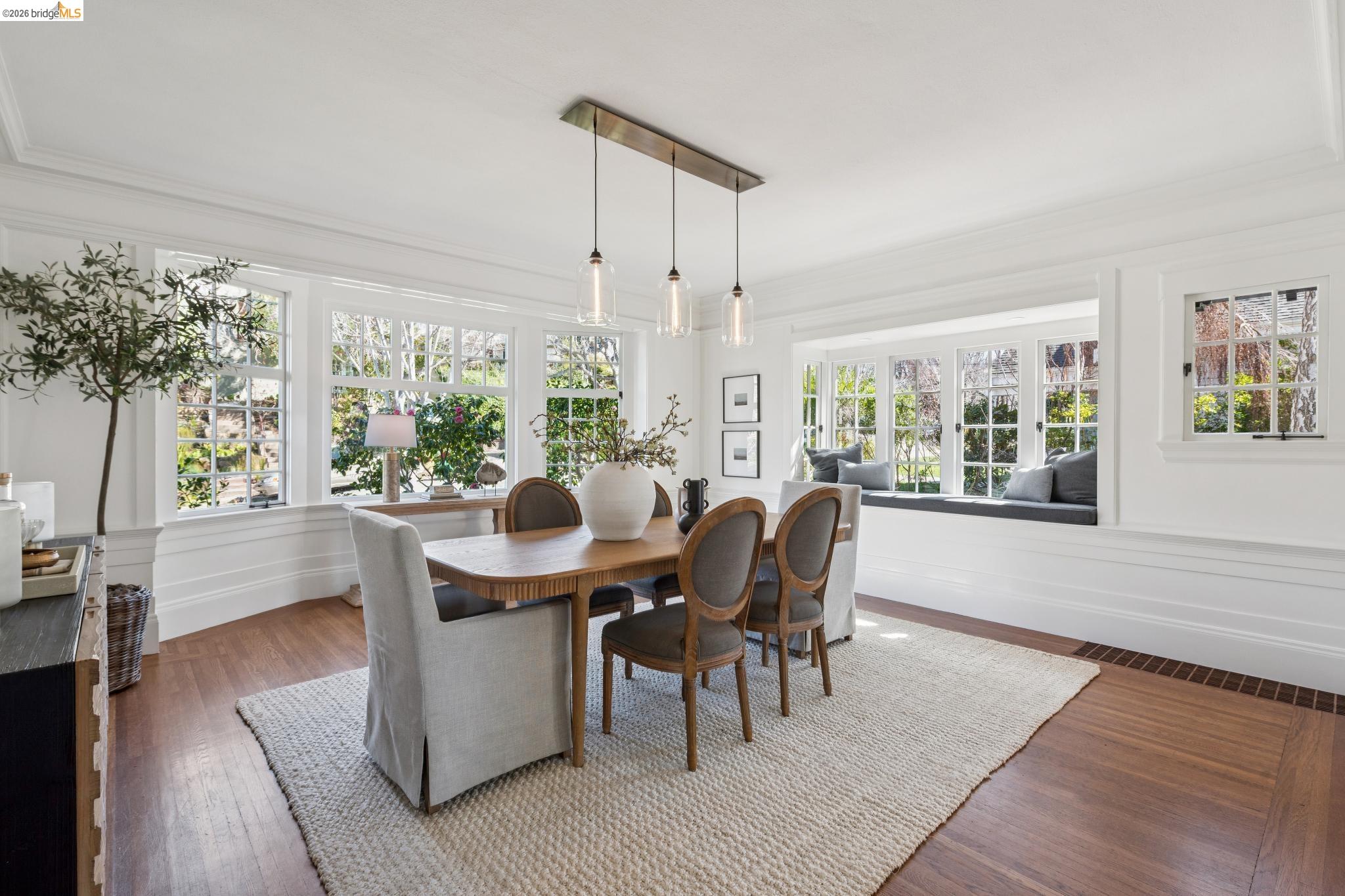 Detail Gallery Image 15 of 60 For 19 Monte Avenue, Piedmont,  CA 94611 - 4 Beds | 3/1 Baths