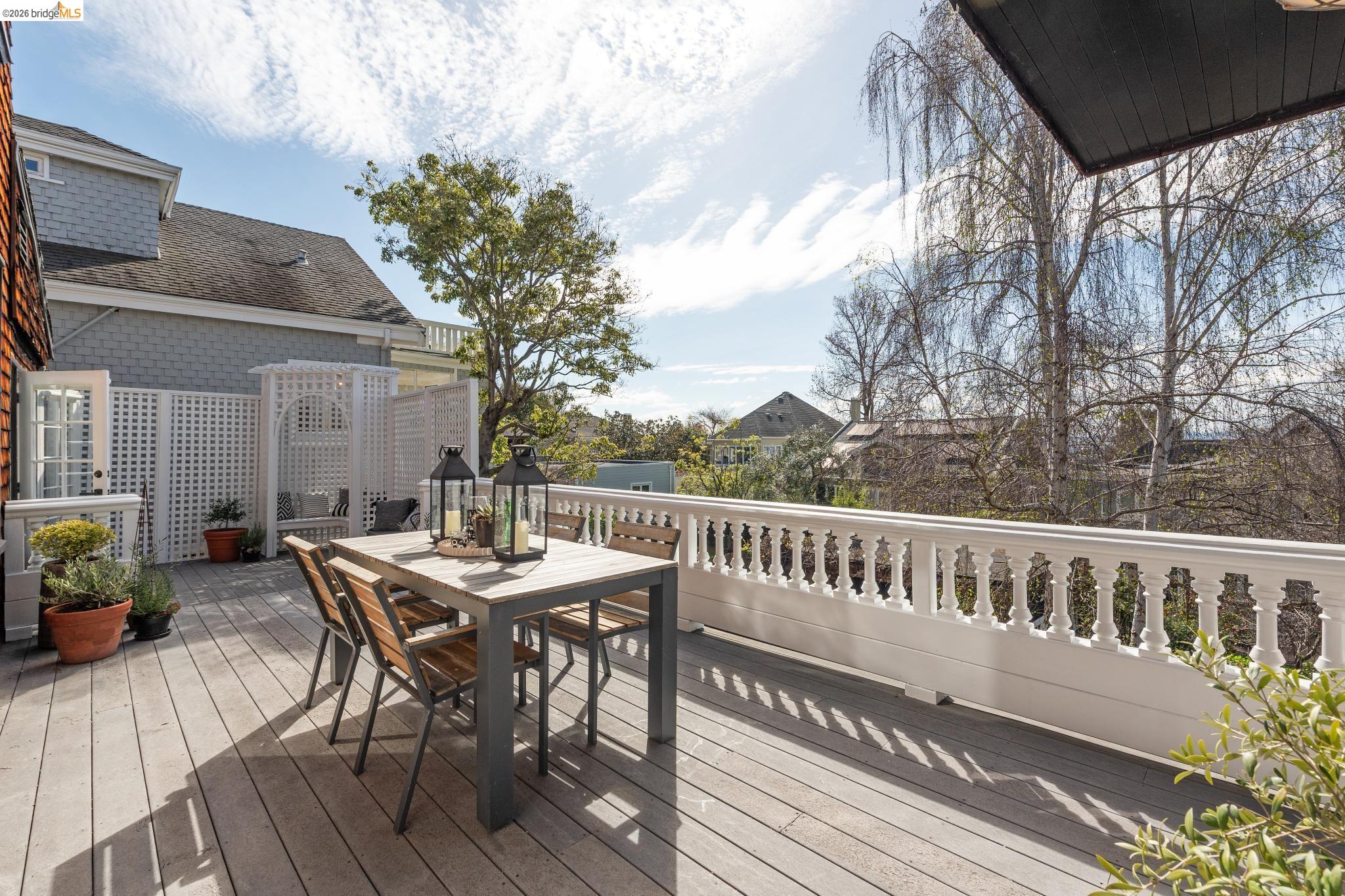 Detail Gallery Image 20 of 60 For 19 Monte Avenue, Piedmont,  CA 94611 - 4 Beds | 3/1 Baths