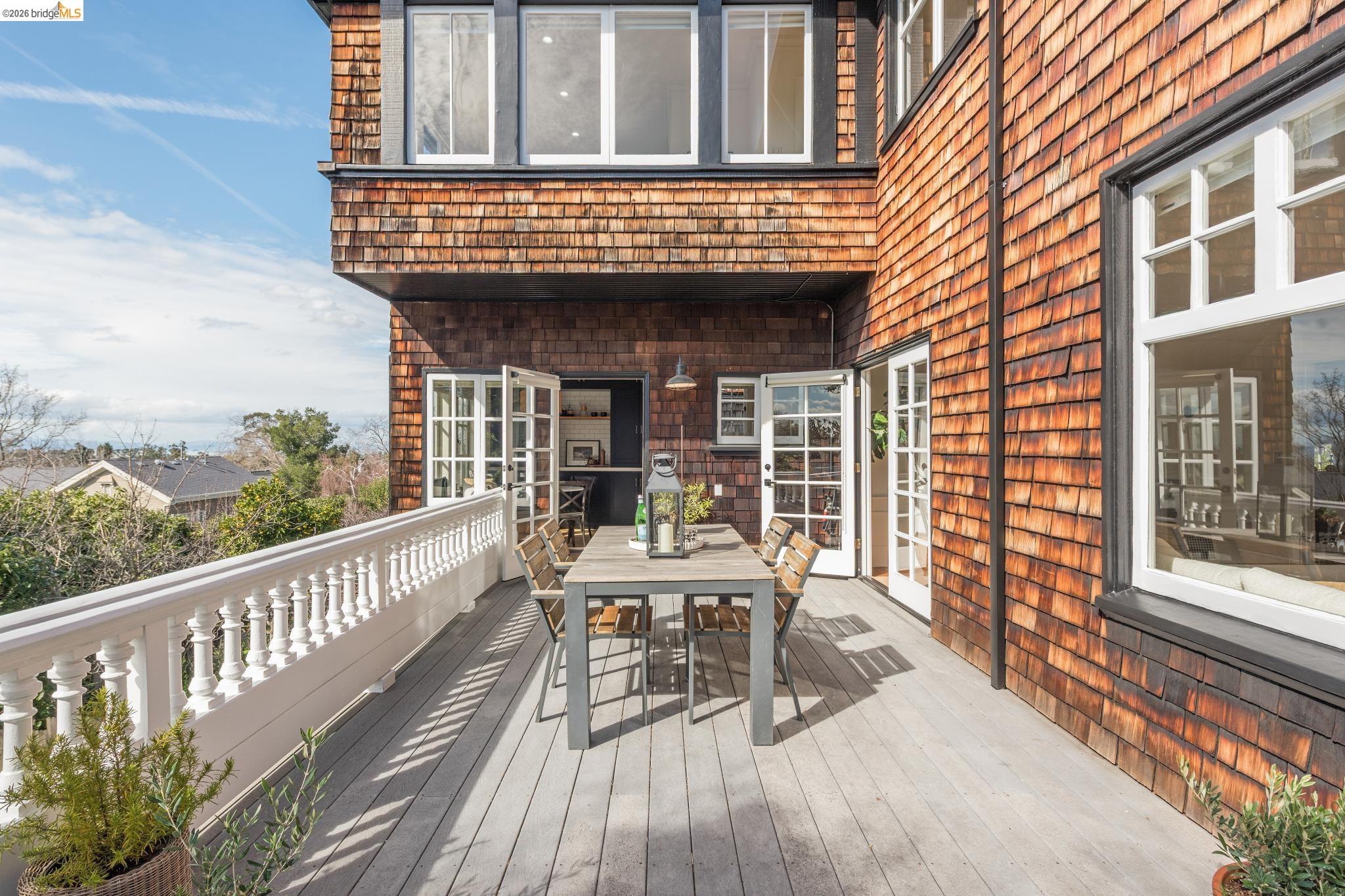 Detail Gallery Image 21 of 60 For 19 Monte Avenue, Piedmont,  CA 94611 - 4 Beds | 3/1 Baths