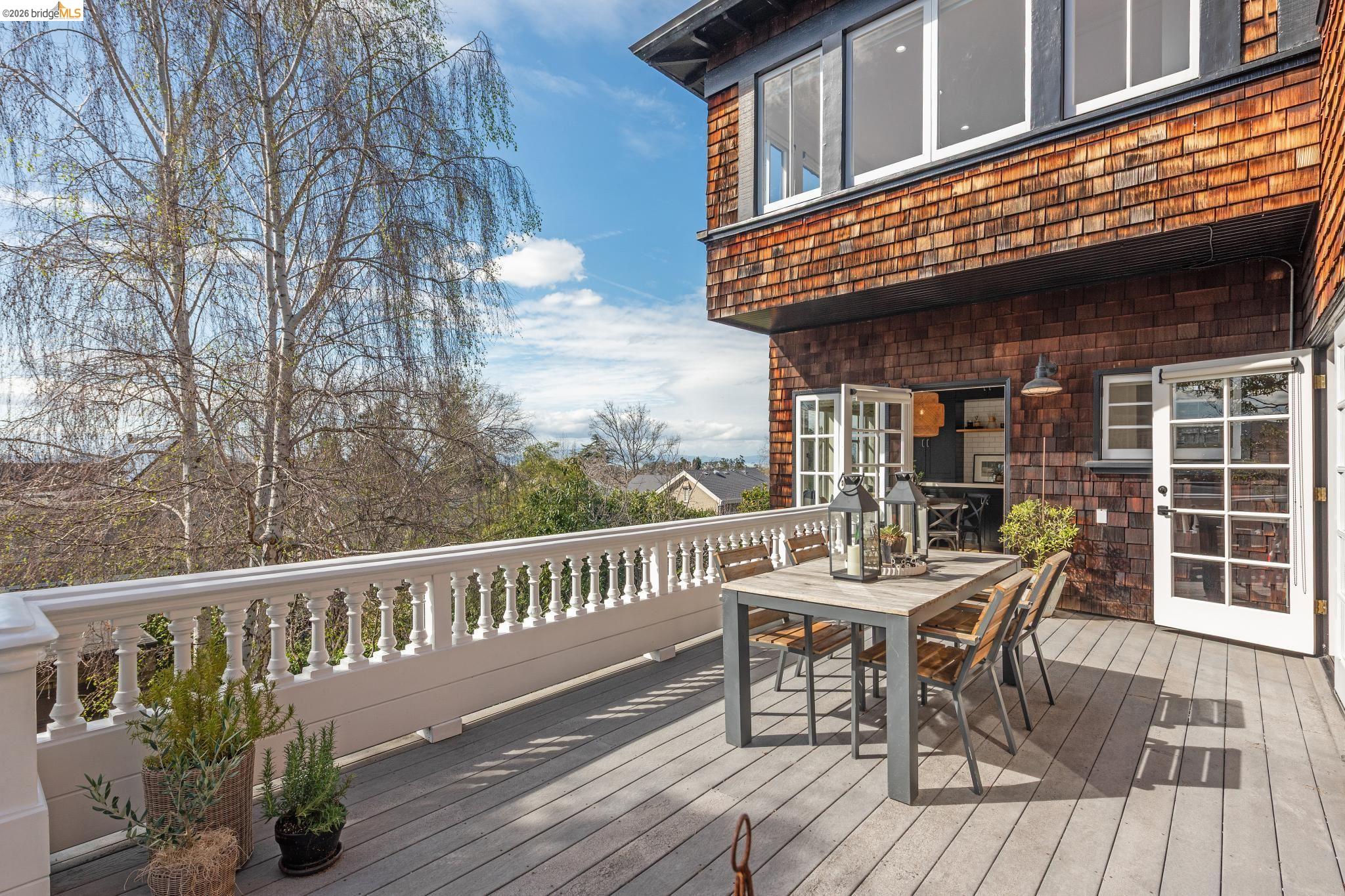 Detail Gallery Image 22 of 60 For 19 Monte Avenue, Piedmont,  CA 94611 - 4 Beds | 3/1 Baths