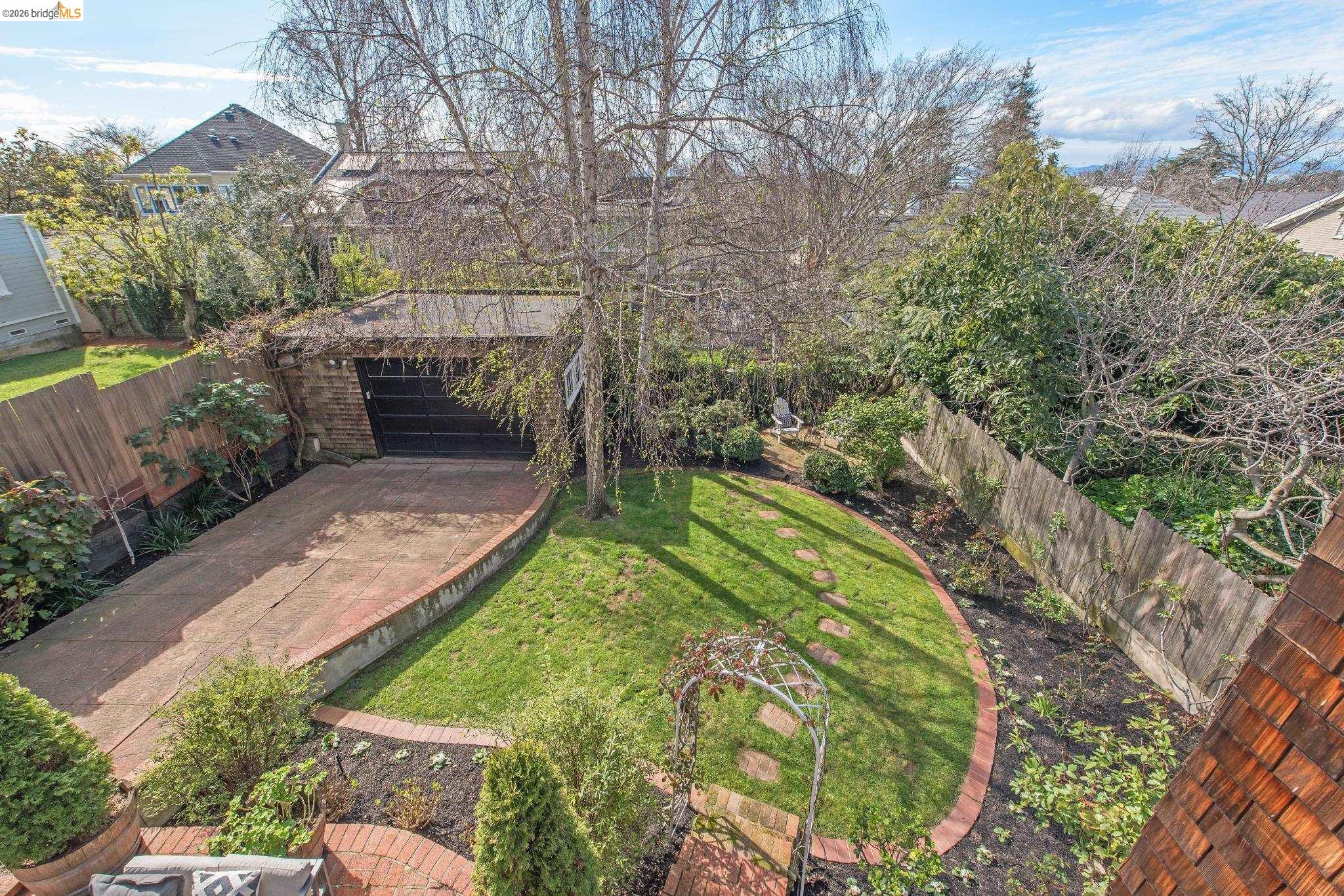 Detail Gallery Image 25 of 60 For 19 Monte Avenue, Piedmont,  CA 94611 - 4 Beds | 3/1 Baths