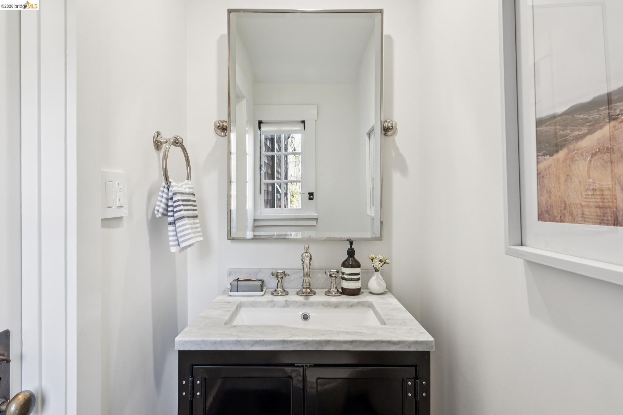 Detail Gallery Image 31 of 60 For 19 Monte Avenue, Piedmont,  CA 94611 - 4 Beds | 3/1 Baths