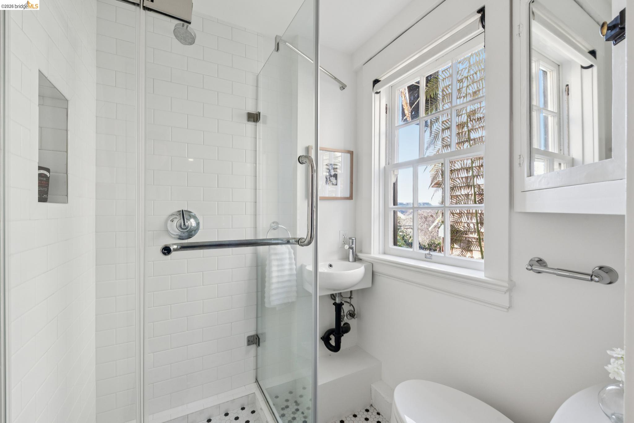 Detail Gallery Image 51 of 60 For 19 Monte Avenue, Piedmont,  CA 94611 - 4 Beds | 3/1 Baths