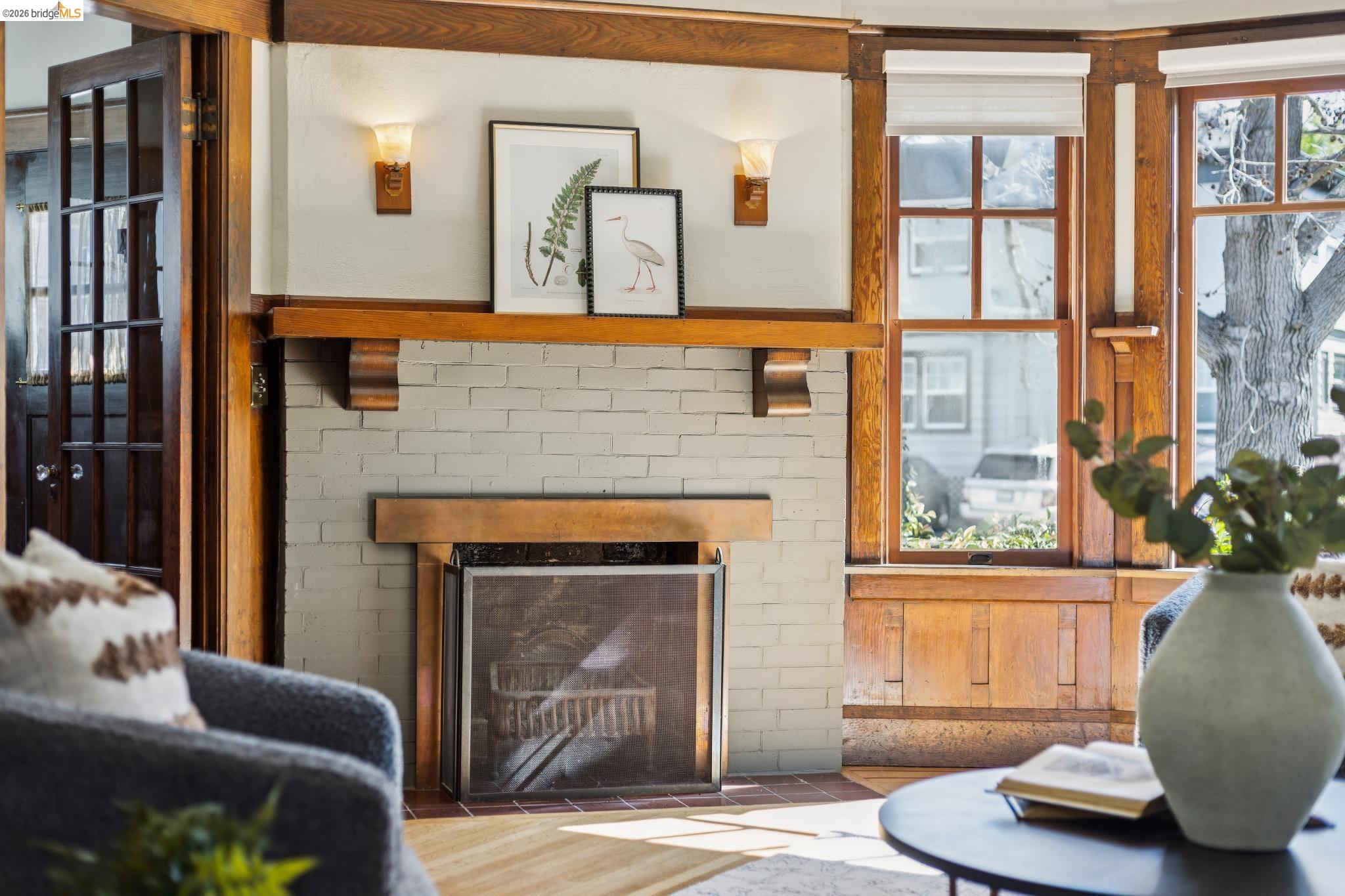 Detail Gallery Image 11 of 60 For 360 Alcatraz Ave, Oakland,  CA 94618 - 4 Beds | 2/1 Baths