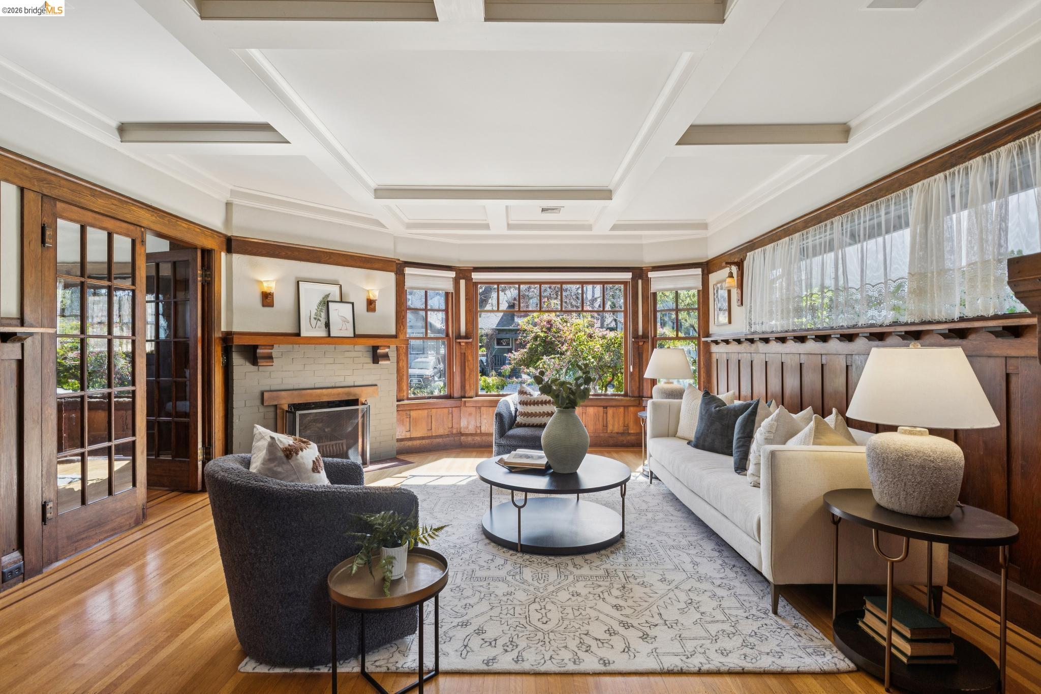 Detail Gallery Image 13 of 60 For 360 Alcatraz Ave, Oakland,  CA 94618 - 4 Beds | 2/1 Baths