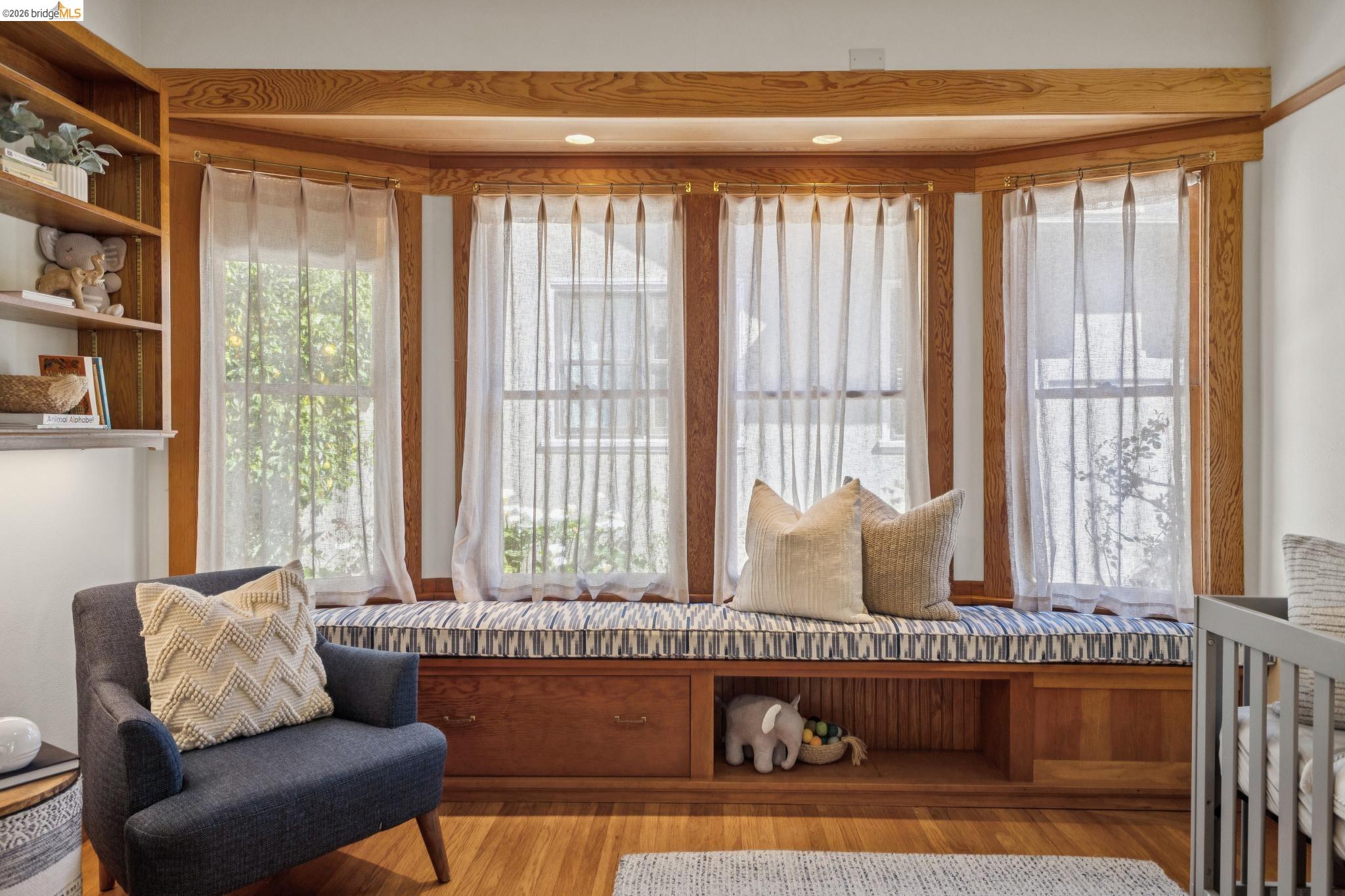 Detail Gallery Image 26 of 60 For 360 Alcatraz Ave, Oakland,  CA 94618 - 4 Beds | 2/1 Baths