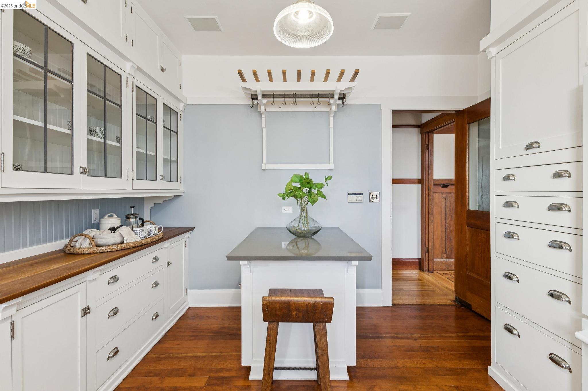 Detail Gallery Image 35 of 60 For 360 Alcatraz Ave, Oakland,  CA 94618 - 4 Beds | 2/1 Baths