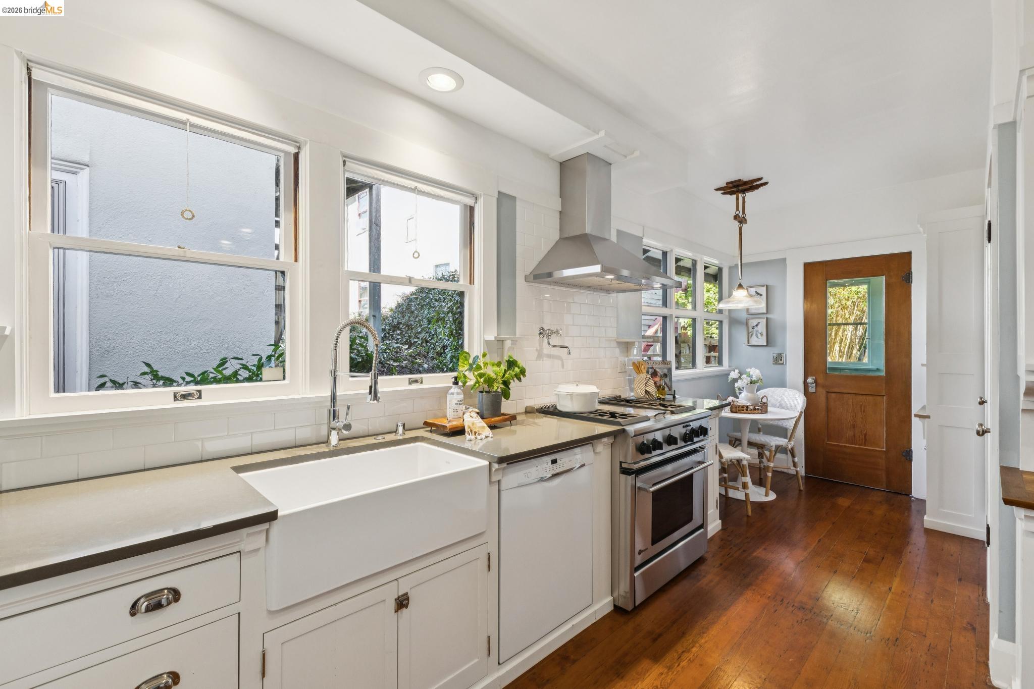 Detail Gallery Image 38 of 60 For 360 Alcatraz Ave, Oakland,  CA 94618 - 4 Beds | 2/1 Baths