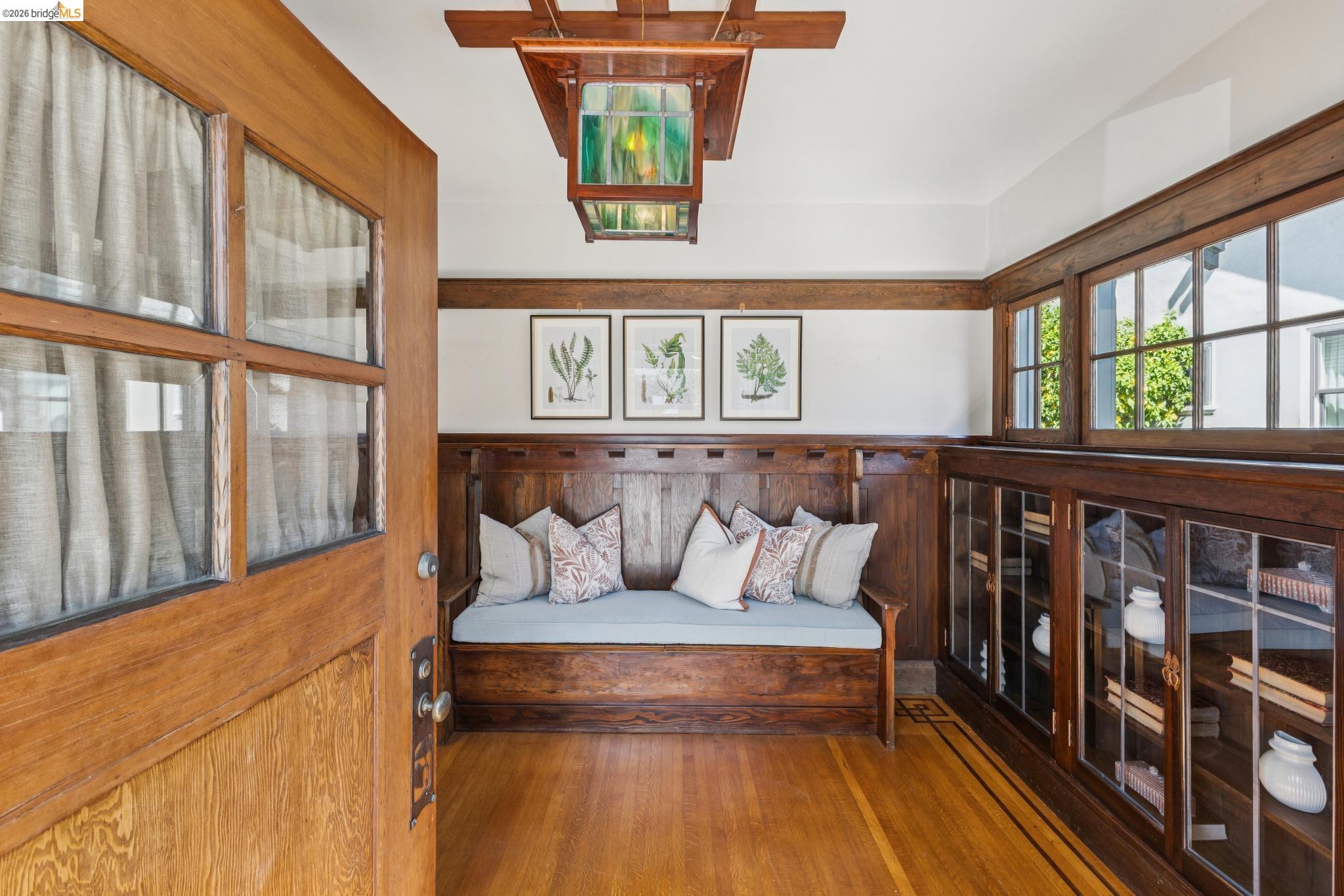 Detail Gallery Image 5 of 60 For 360 Alcatraz Ave, Oakland,  CA 94618 - 4 Beds | 2/1 Baths