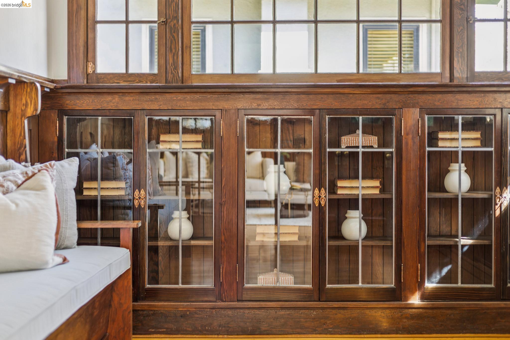 Detail Gallery Image 6 of 60 For 360 Alcatraz Ave, Oakland,  CA 94618 - 4 Beds | 2/1 Baths