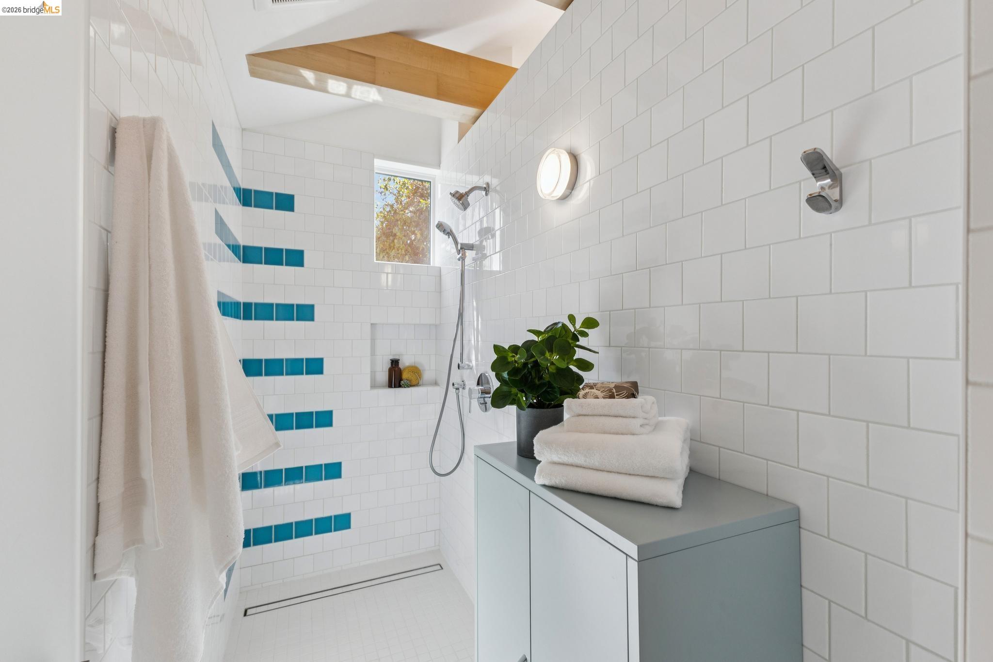 Detail Gallery Image 53 of 60 For 360 Alcatraz Ave, Oakland,  CA 94618 - 4 Beds | 2/1 Baths