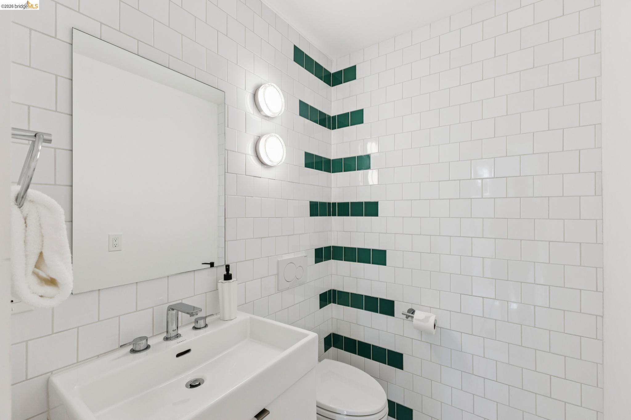 Detail Gallery Image 54 of 60 For 360 Alcatraz Ave, Oakland,  CA 94618 - 4 Beds | 2/1 Baths