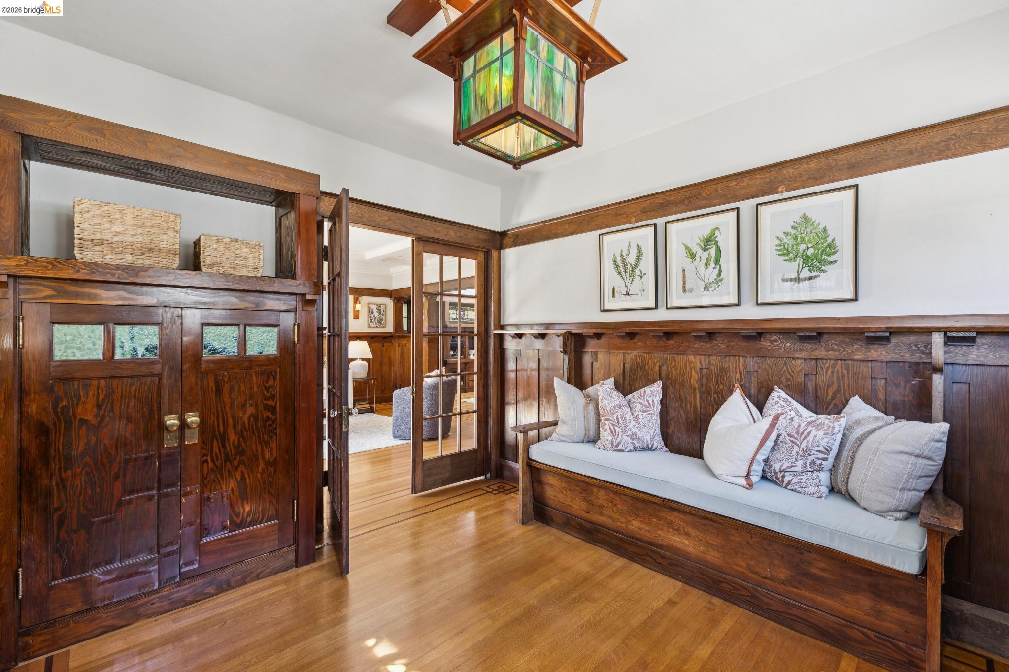 Detail Gallery Image 7 of 60 For 360 Alcatraz Ave, Oakland,  CA 94618 - 4 Beds | 2/1 Baths