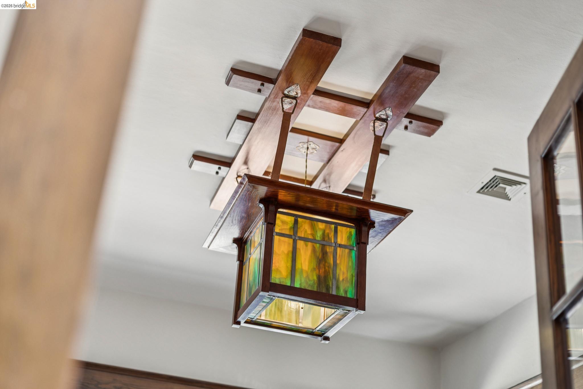 Detail Gallery Image 8 of 60 For 360 Alcatraz Ave, Oakland,  CA 94618 - 4 Beds | 2/1 Baths