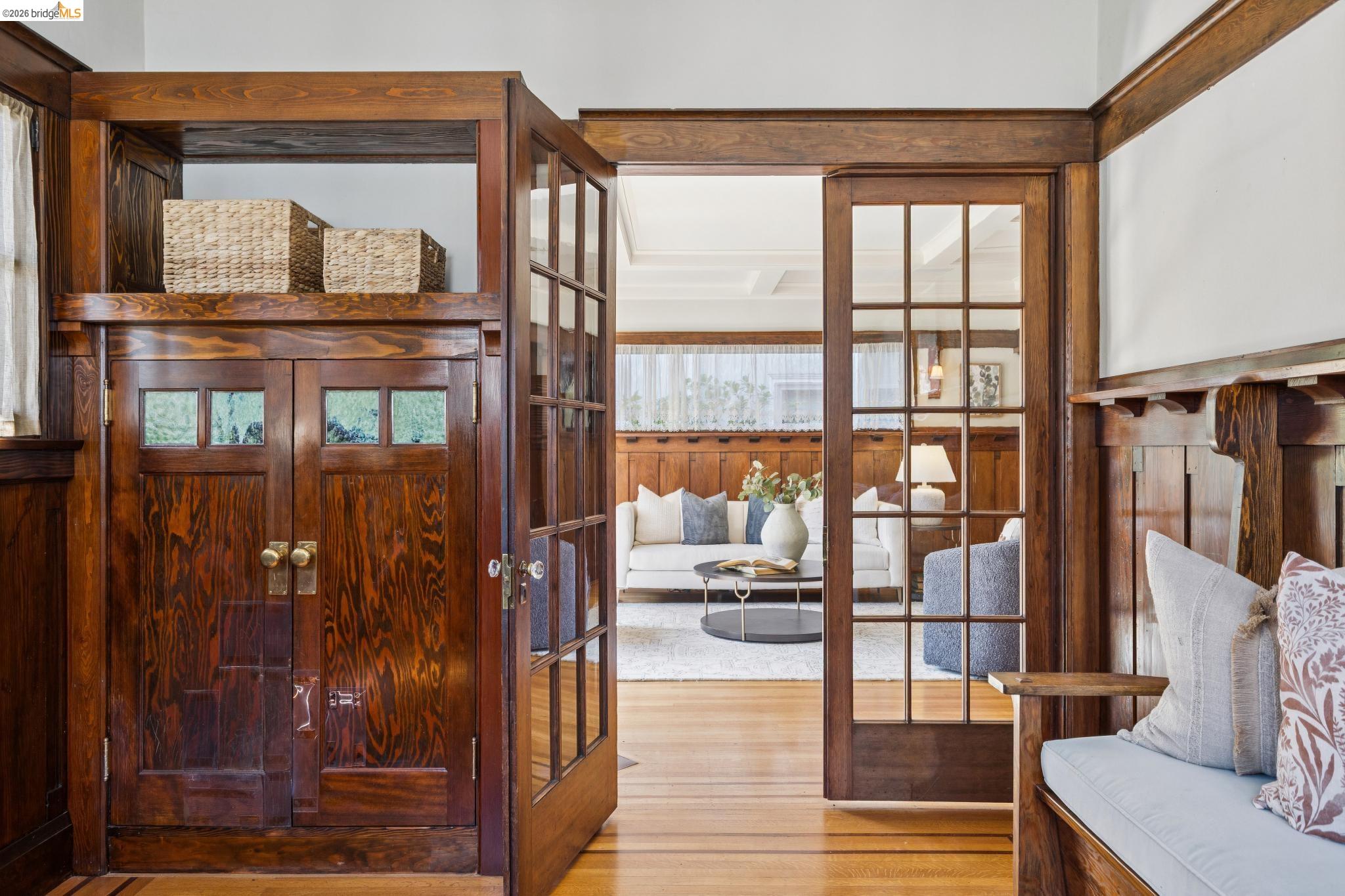 Detail Gallery Image 9 of 60 For 360 Alcatraz Ave, Oakland,  CA 94618 - 4 Beds | 2/1 Baths