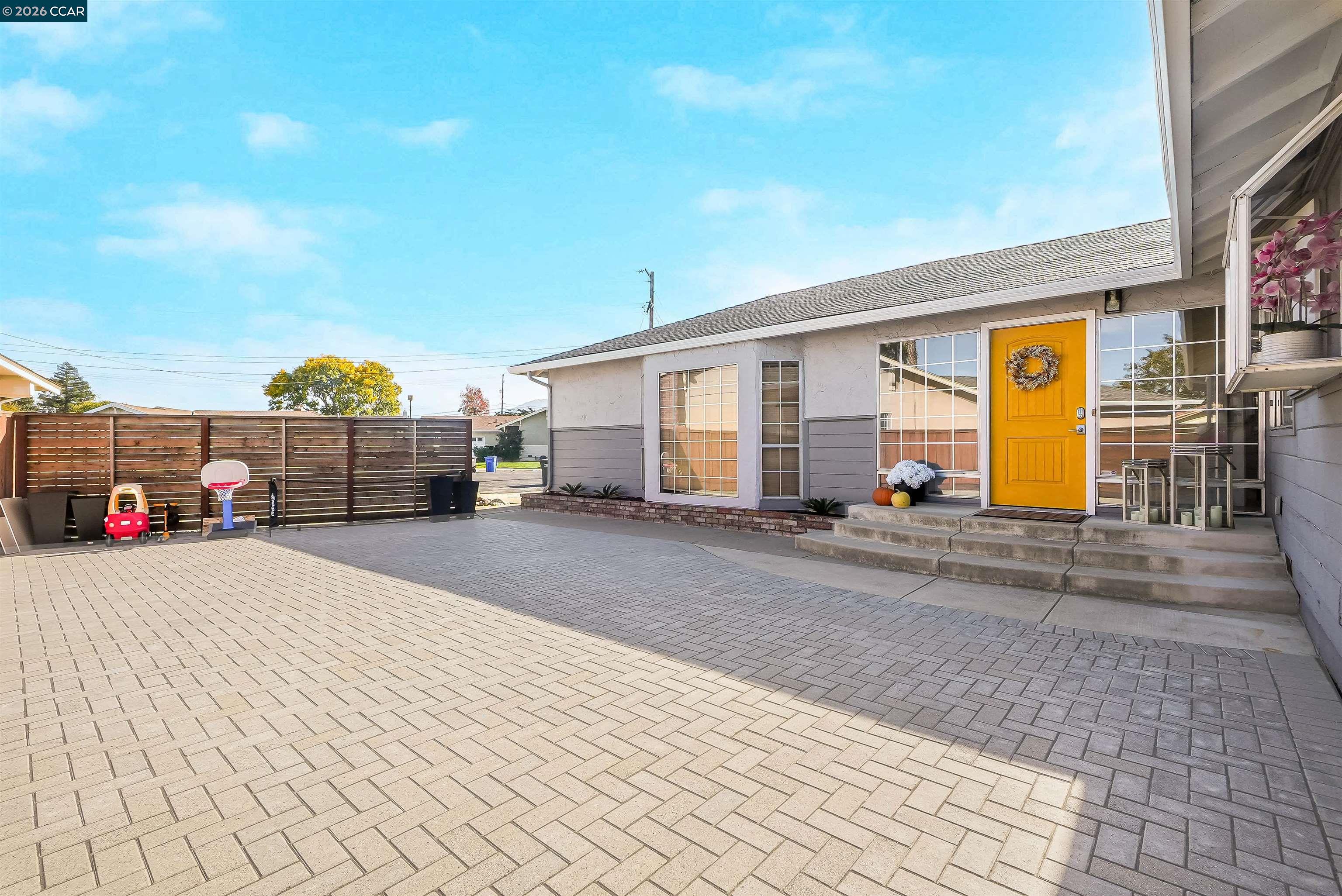 Detail Gallery Image 3 of 48 For 1745 Eucalyptus Ct, Concord,  CA 94521 - 3 Beds | 2 Baths