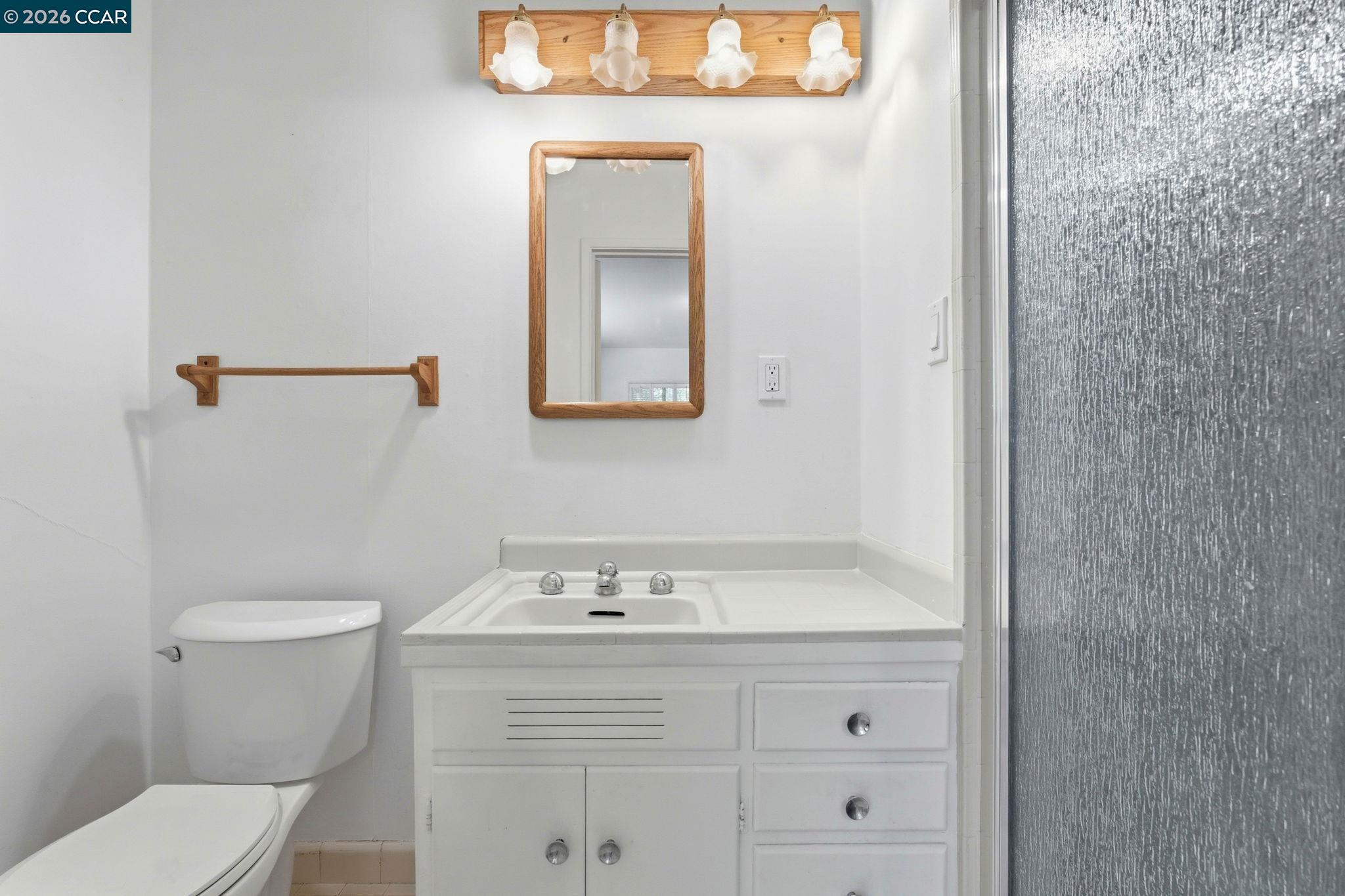 Detail Gallery Image 15 of 24 For 22 Irving Ln, Orinda,  CA 94563 - 3 Beds | 2 Baths