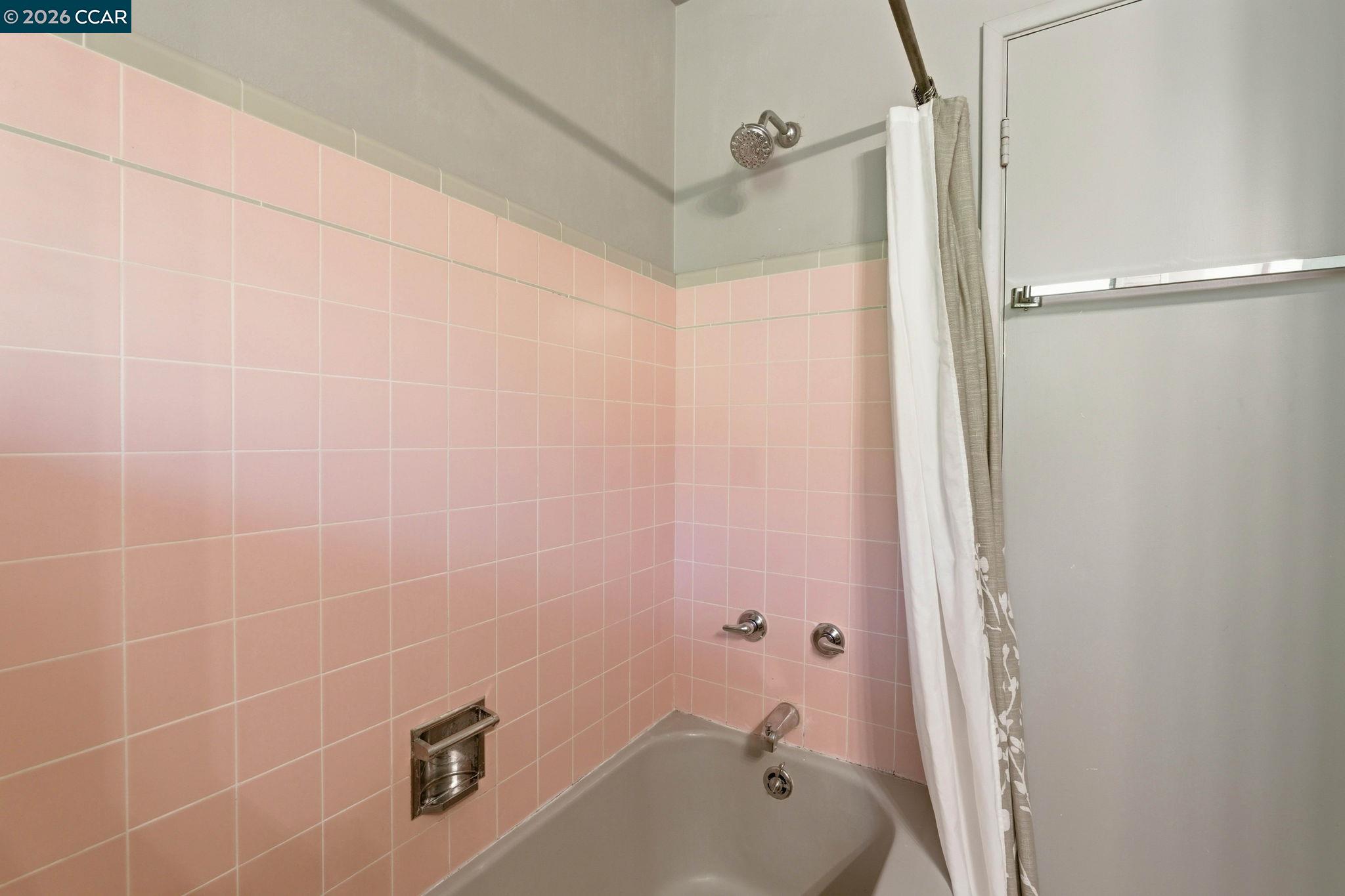 Detail Gallery Image 17 of 24 For 22 Irving Ln, Orinda,  CA 94563 - 3 Beds | 2 Baths