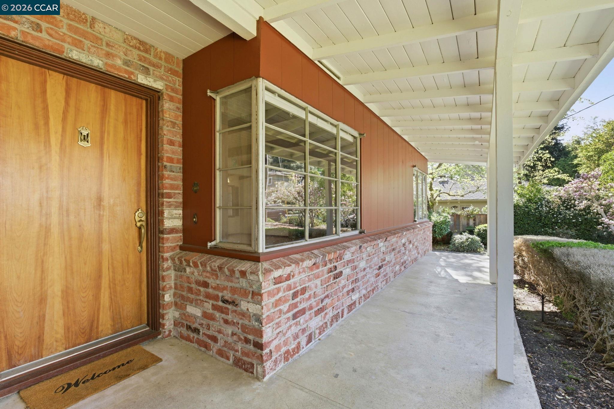 Detail Gallery Image 3 of 24 For 22 Irving Ln, Orinda,  CA 94563 - 3 Beds | 2 Baths