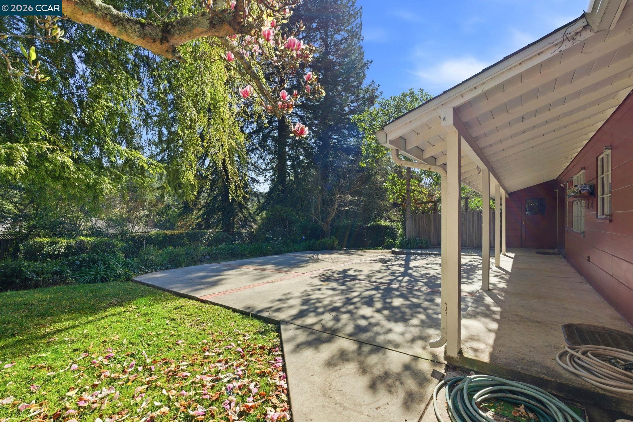Detail Gallery Image 23 of 24 For 22 Irving Ln, Orinda,  CA 94563 - 3 Beds | 2 Baths