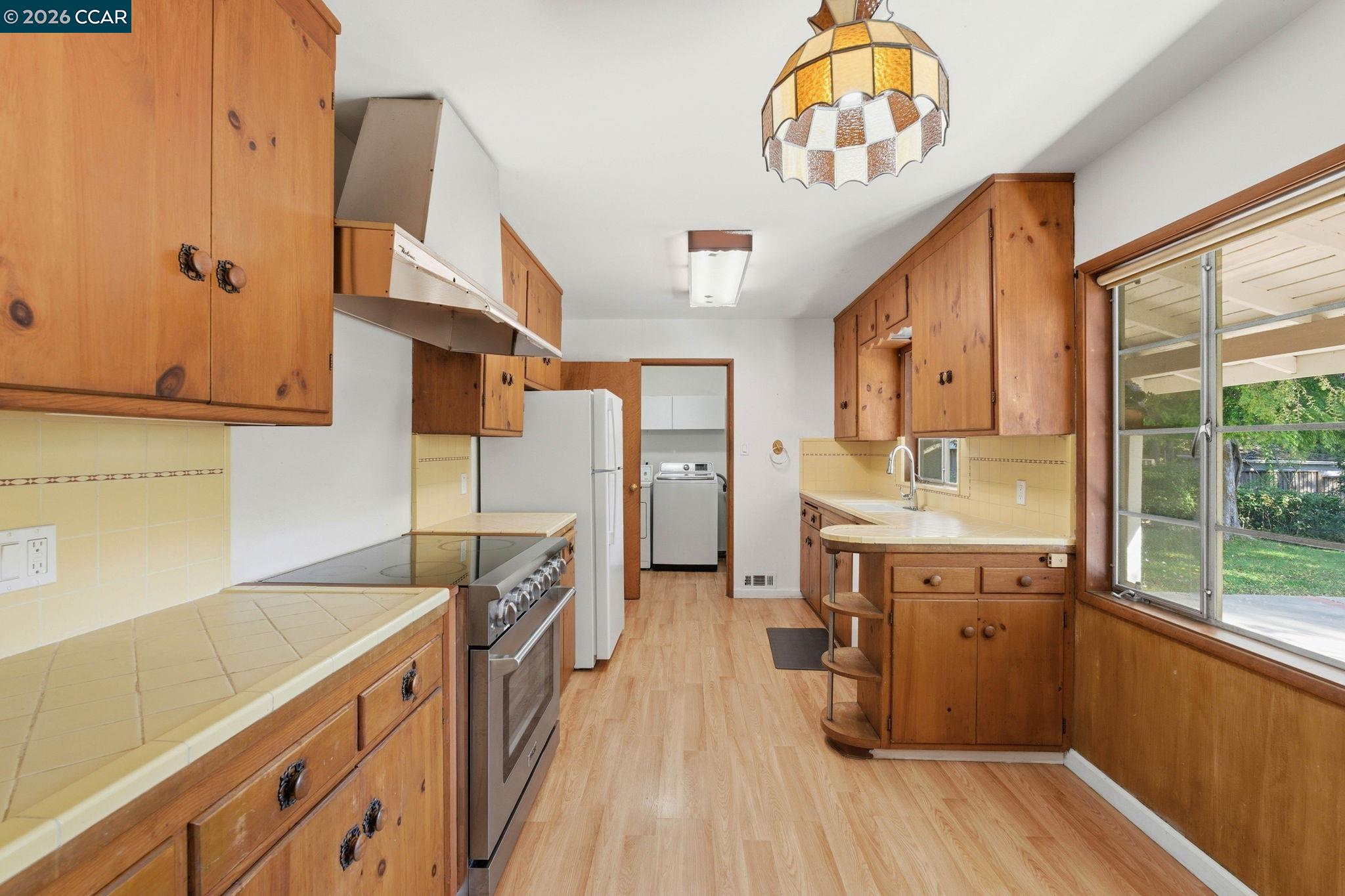 Detail Gallery Image 8 of 24 For 22 Irving Ln, Orinda,  CA 94563 - 3 Beds | 2 Baths