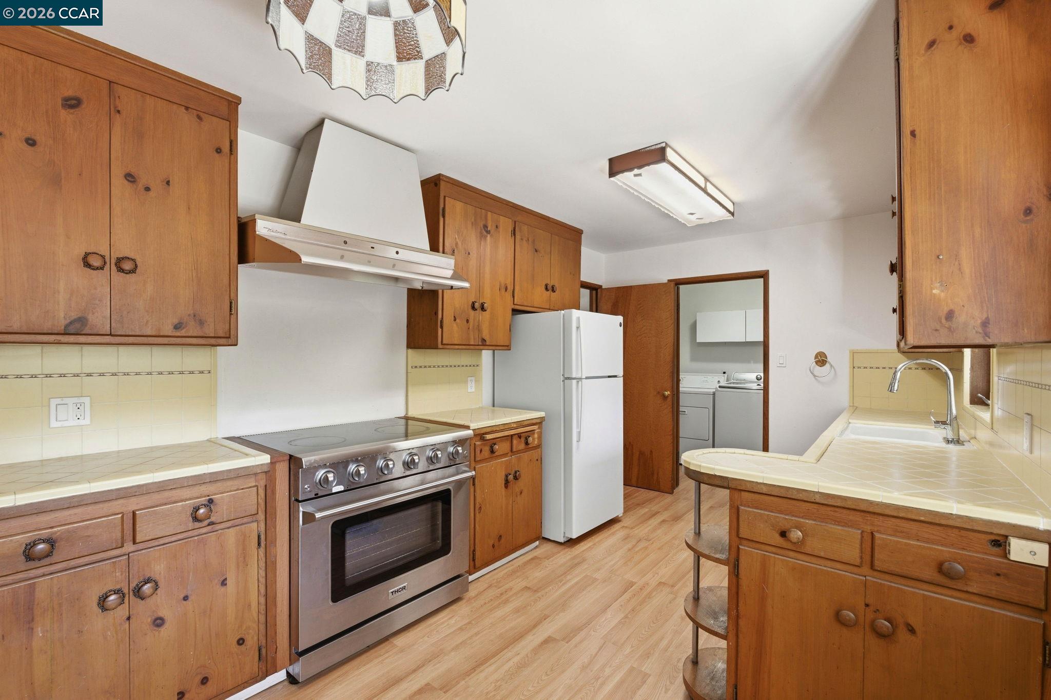 Detail Gallery Image 9 of 24 For 22 Irving Ln, Orinda,  CA 94563 - 3 Beds | 2 Baths