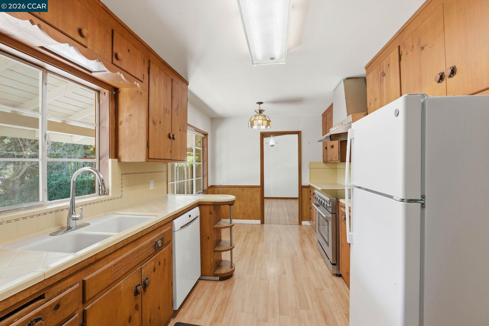 Detail Gallery Image 10 of 24 For 22 Irving Ln, Orinda,  CA 94563 - 3 Beds | 2 Baths