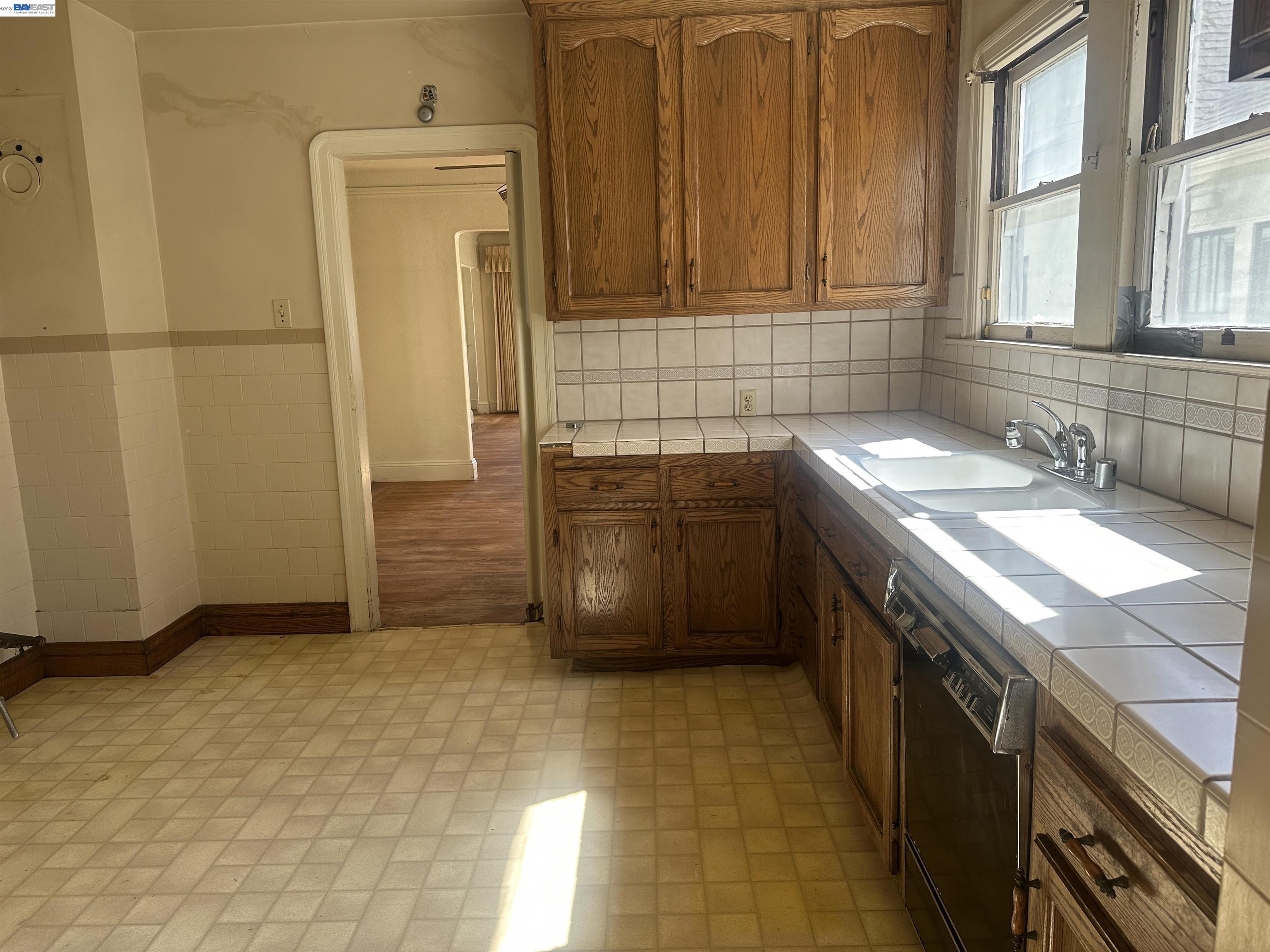 Detail Gallery Image 15 of 45 For 2533 Harrington Ave, Oakland,  CA 94601 - 3 Beds | 2 Baths