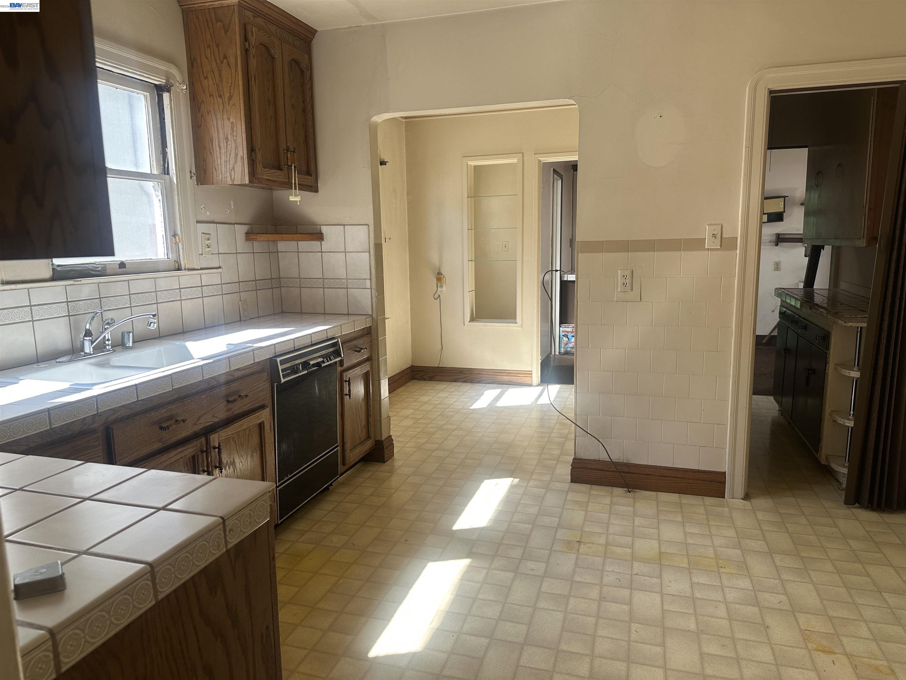 Detail Gallery Image 16 of 45 For 2533 Harrington Ave, Oakland,  CA 94601 - 3 Beds | 2 Baths