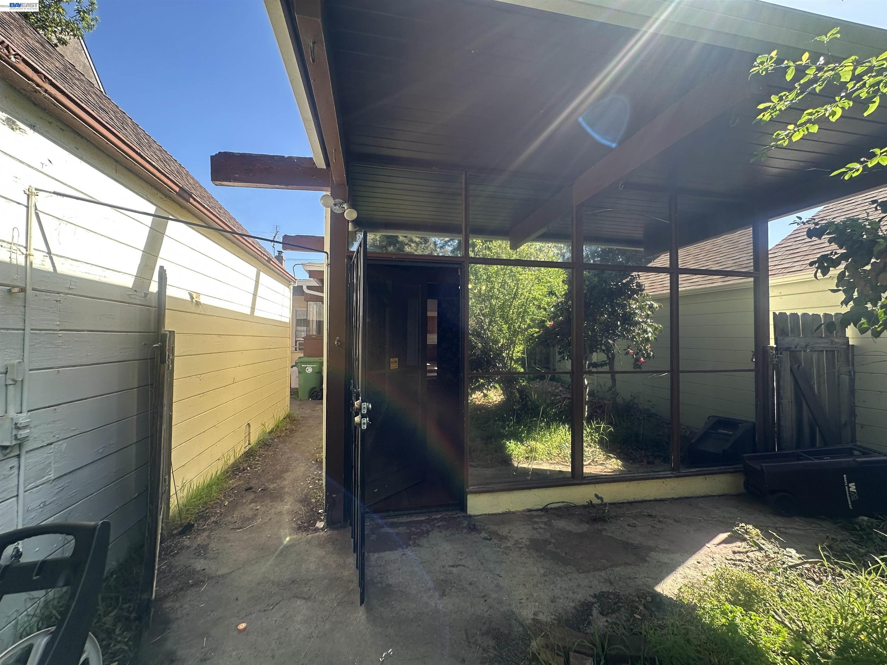 Detail Gallery Image 25 of 45 For 2533 Harrington Ave, Oakland,  CA 94601 - 3 Beds | 2 Baths