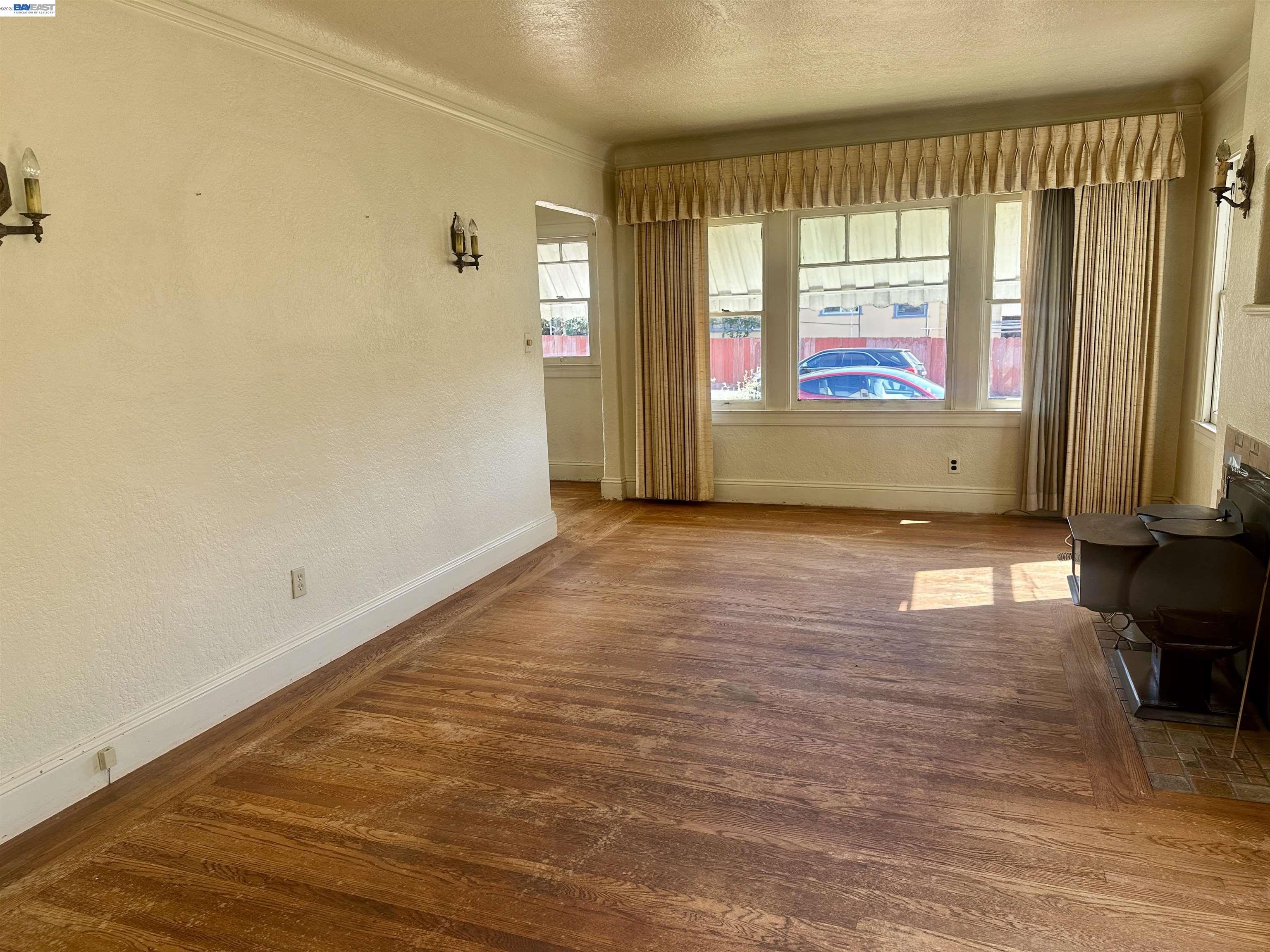 Detail Gallery Image 8 of 45 For 2533 Harrington Ave, Oakland,  CA 94601 - 3 Beds | 2 Baths