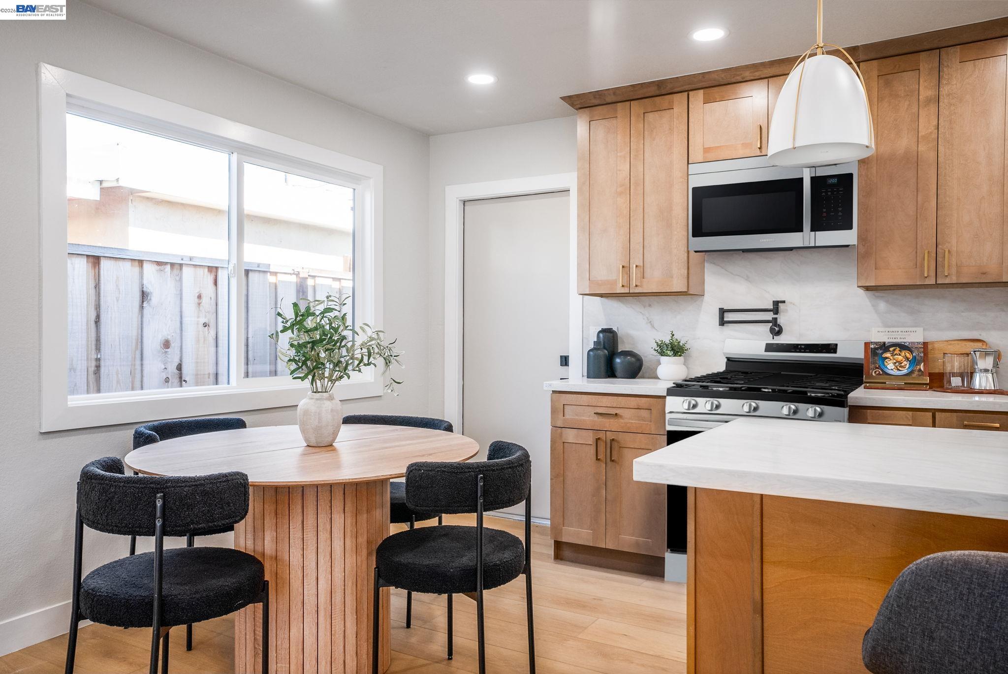 Detail Gallery Image 5 of 25 For 42663 Hamilton Way, Fremont,  CA 94538 - 3 Beds | 2 Baths