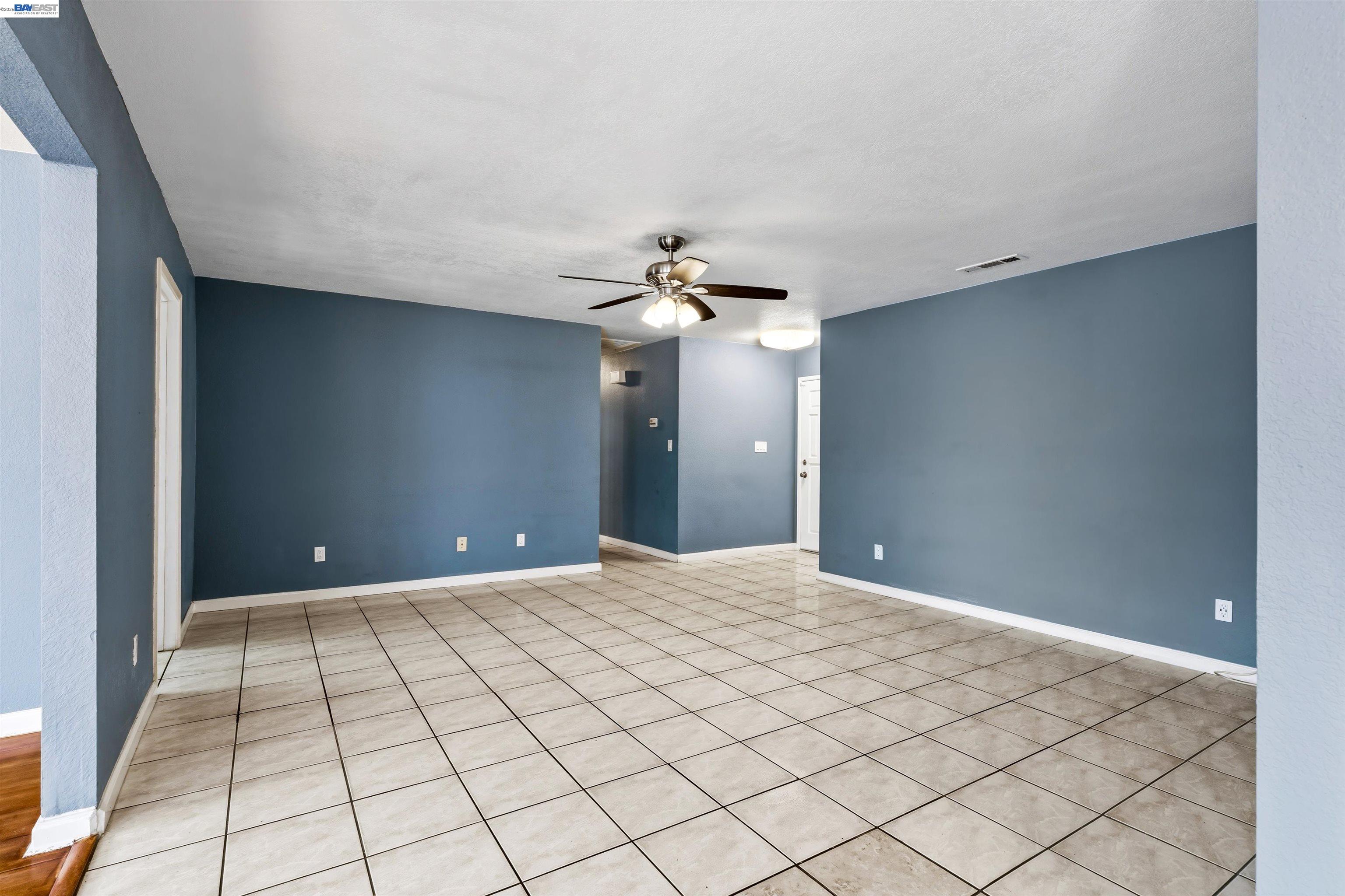 Detail Gallery Image 4 of 27 For 2800 Bateman Ln, Modesto,  CA 95354 - 5 Beds | 2 Baths