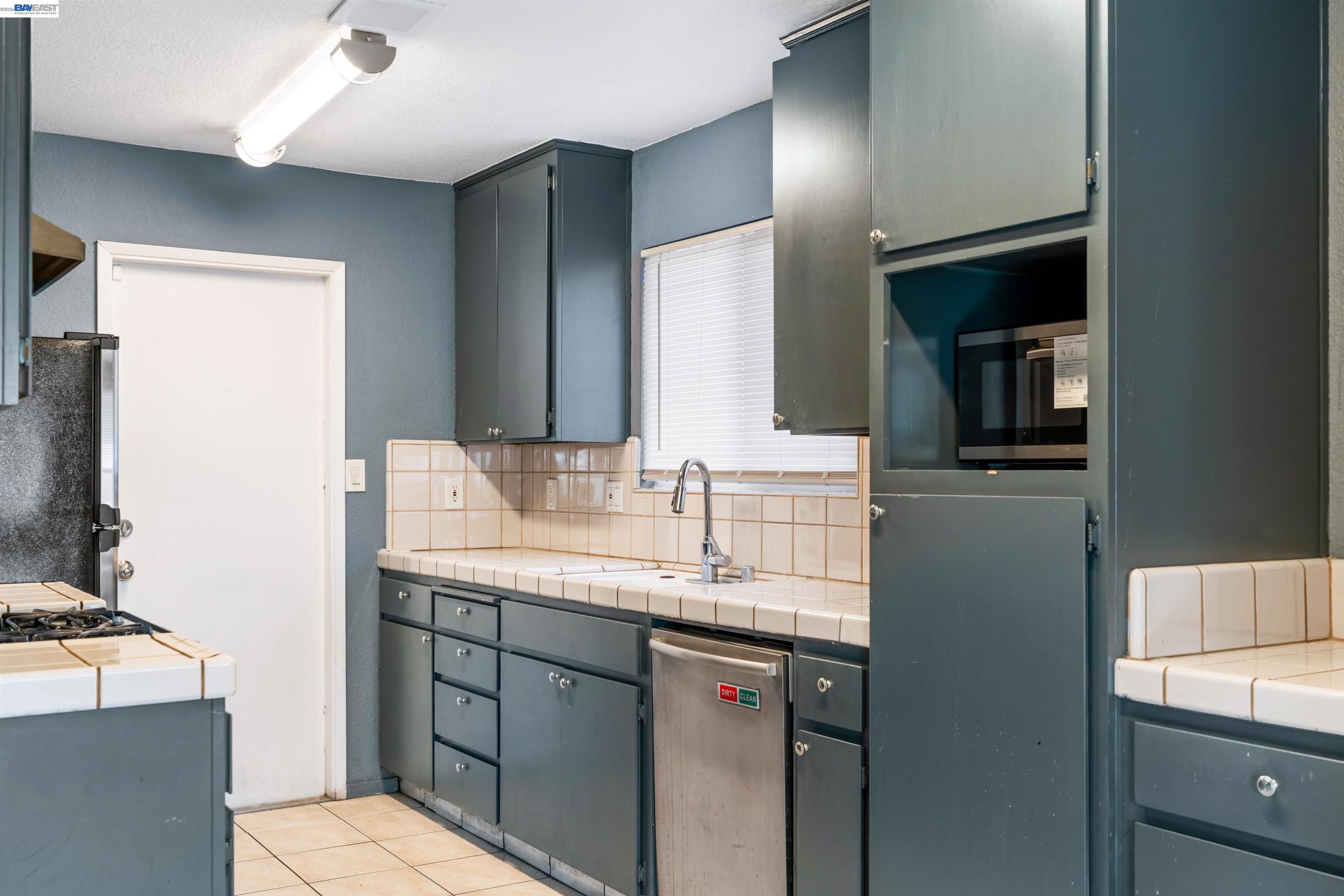 Detail Gallery Image 9 of 27 For 2800 Bateman Ln, Modesto,  CA 95354 - 5 Beds | 2 Baths