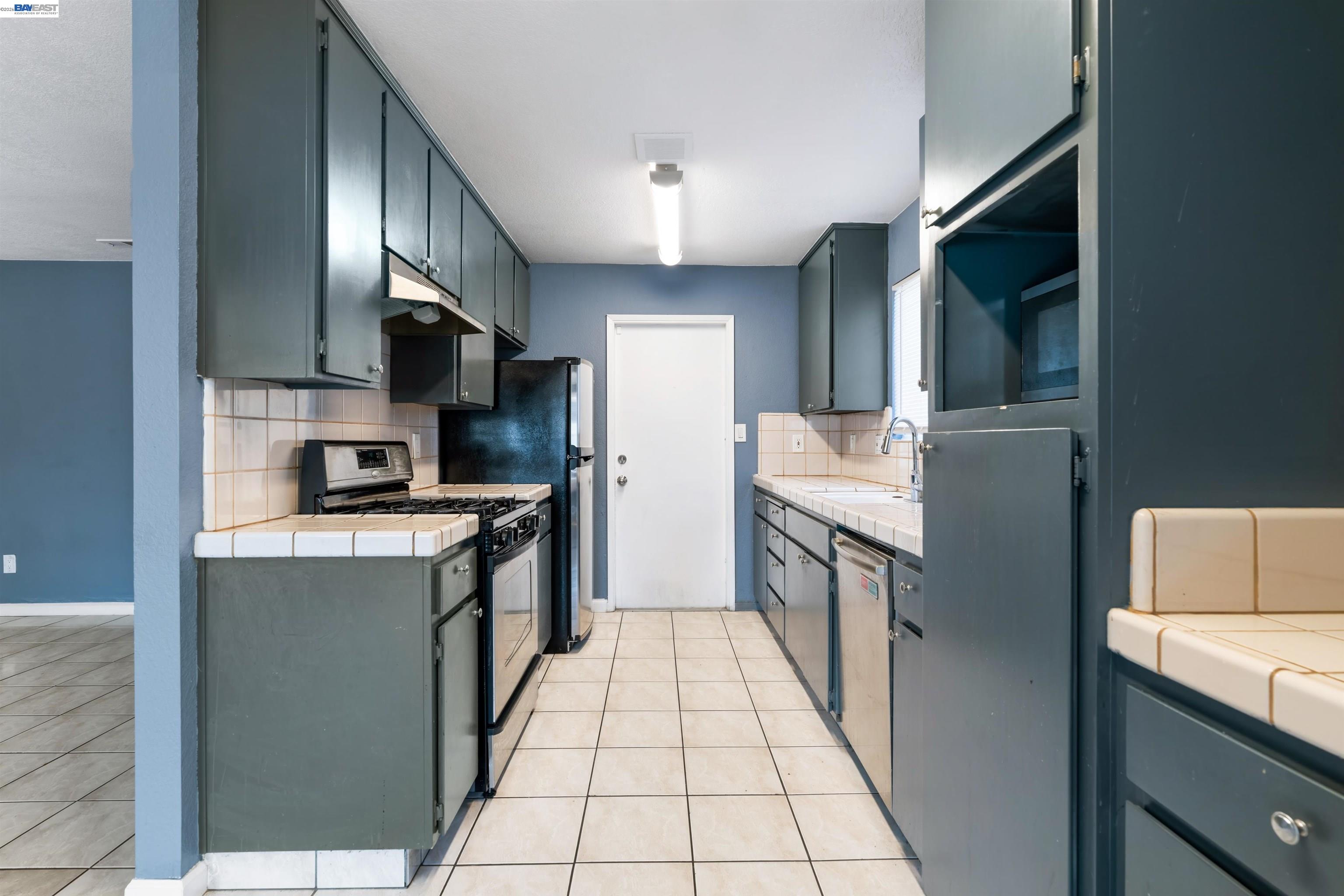 Detail Gallery Image 10 of 27 For 2800 Bateman Ln, Modesto,  CA 95354 - 5 Beds | 2 Baths