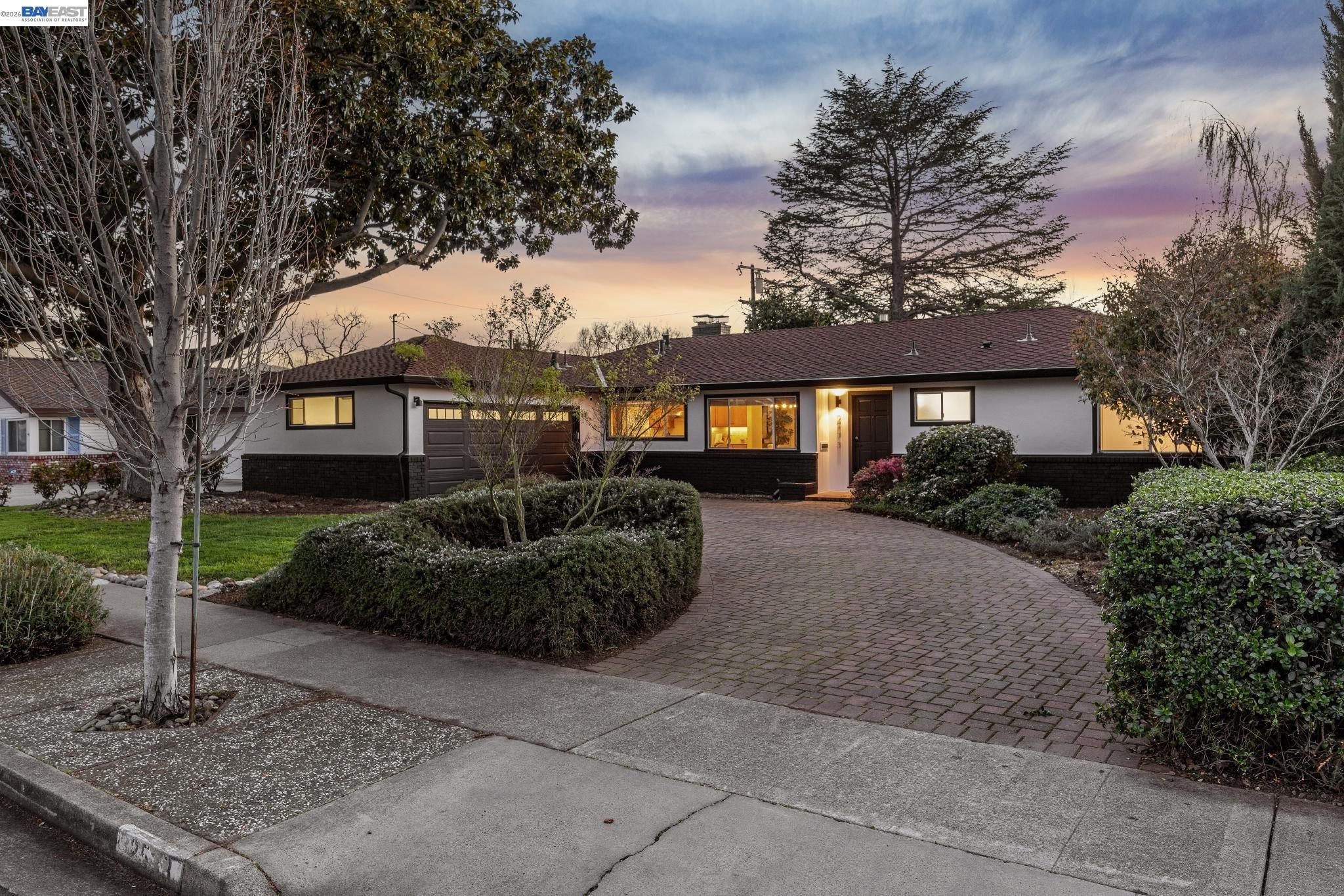 Front Image Thumbnail for BE41126315