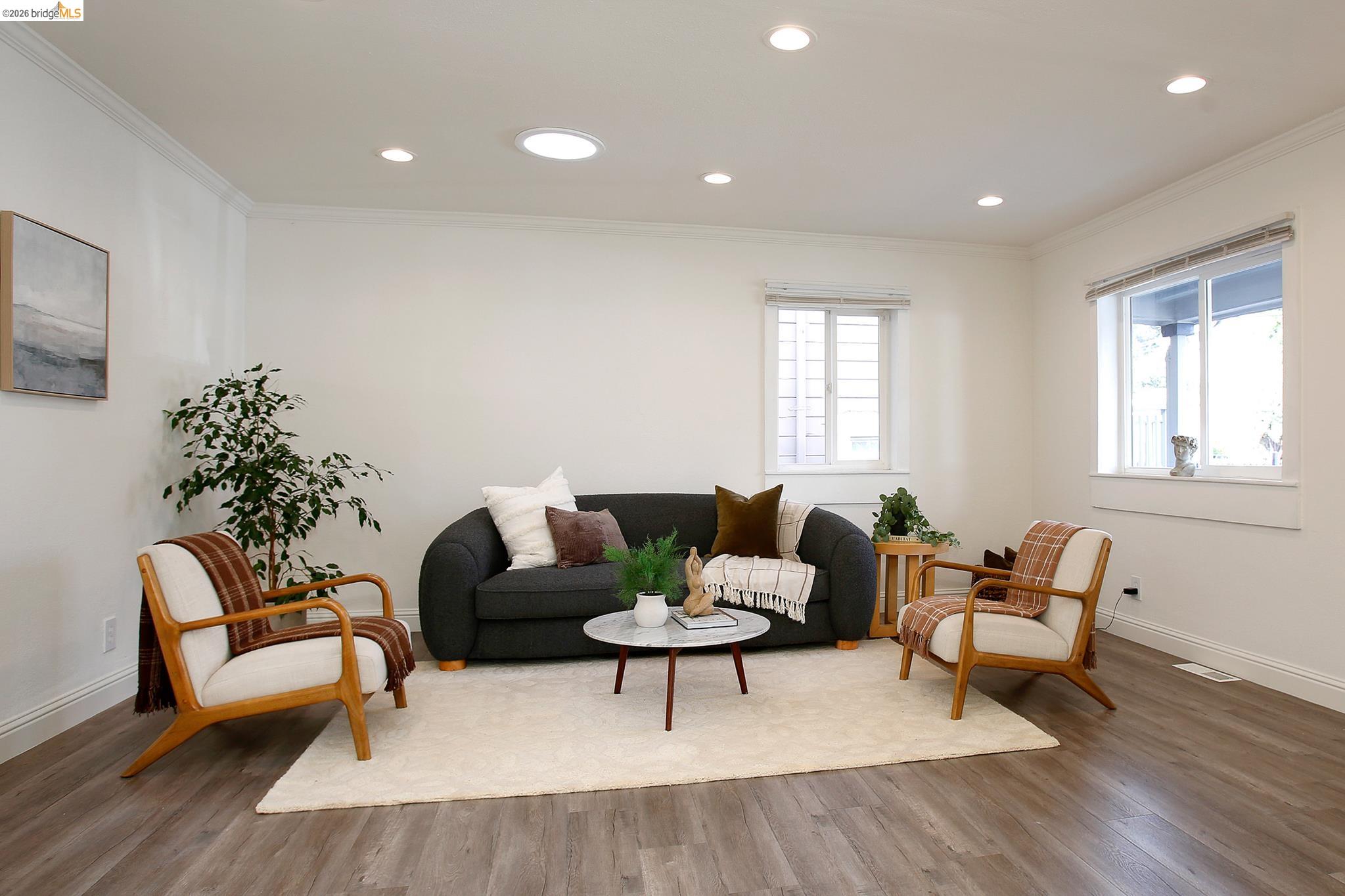 Detail Gallery Image 2 of 15 For 1068 82nd Avenue, Oakland,  CA 94621 - 2 Beds | 1 Baths