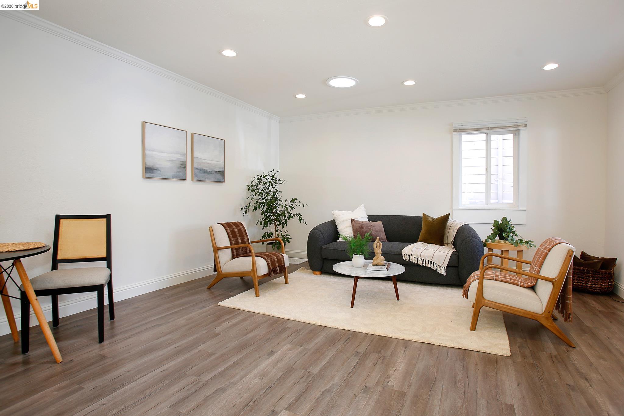 Detail Gallery Image 3 of 15 For 1068 82nd Avenue, Oakland,  CA 94621 - 2 Beds | 1 Baths