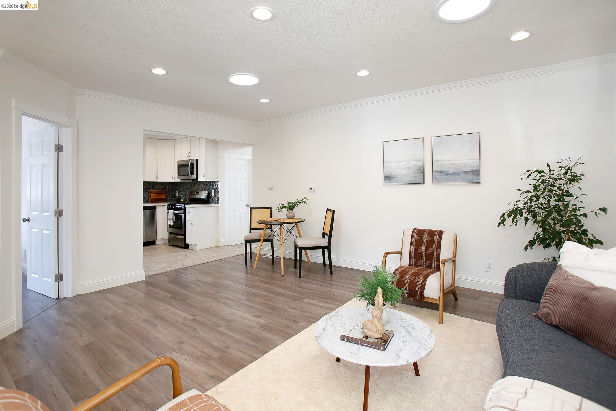 Detail Gallery Image 4 of 15 For 1068 82nd Avenue, Oakland,  CA 94621 - 2 Beds | 1 Baths