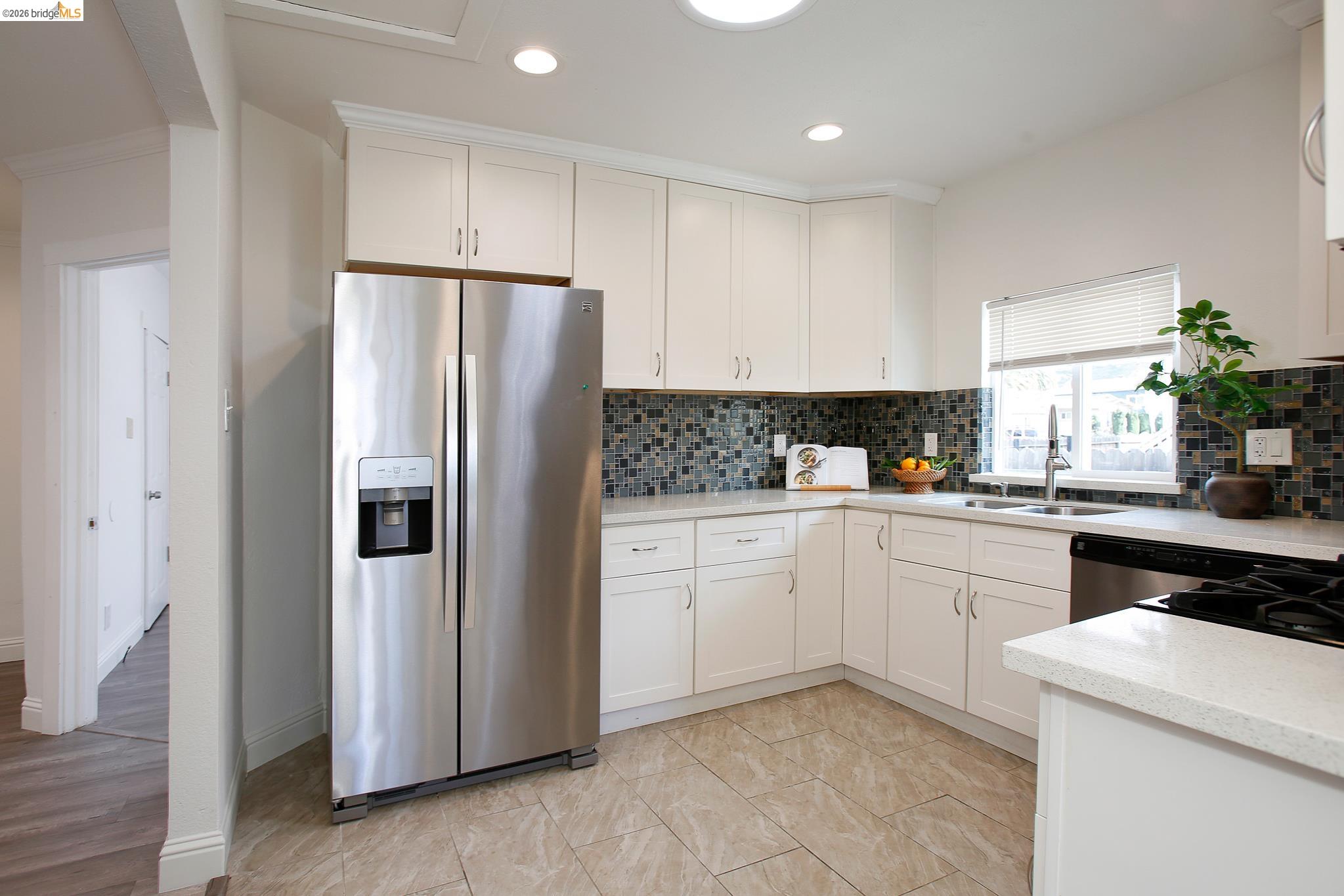 Detail Gallery Image 6 of 15 For 1068 82nd Avenue, Oakland,  CA 94621 - 2 Beds | 1 Baths