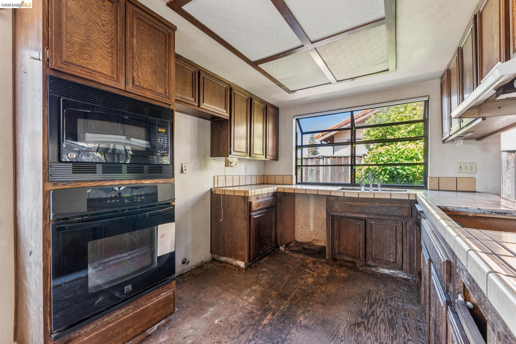 Detail Gallery Image 15 of 37 For 804 Crocus Drive, San Leandro,  CA 94578 - 3 Beds | 2 Baths