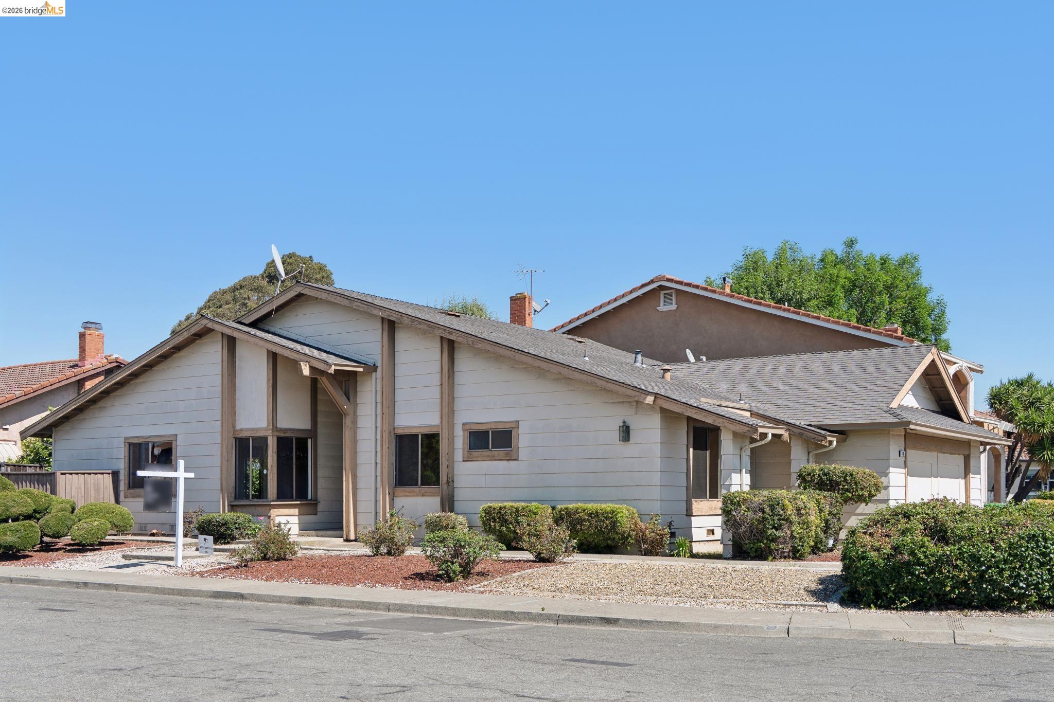 Detail Gallery Image 4 of 37 For 804 Crocus Drive, San Leandro,  CA 94578 - 3 Beds | 2 Baths
