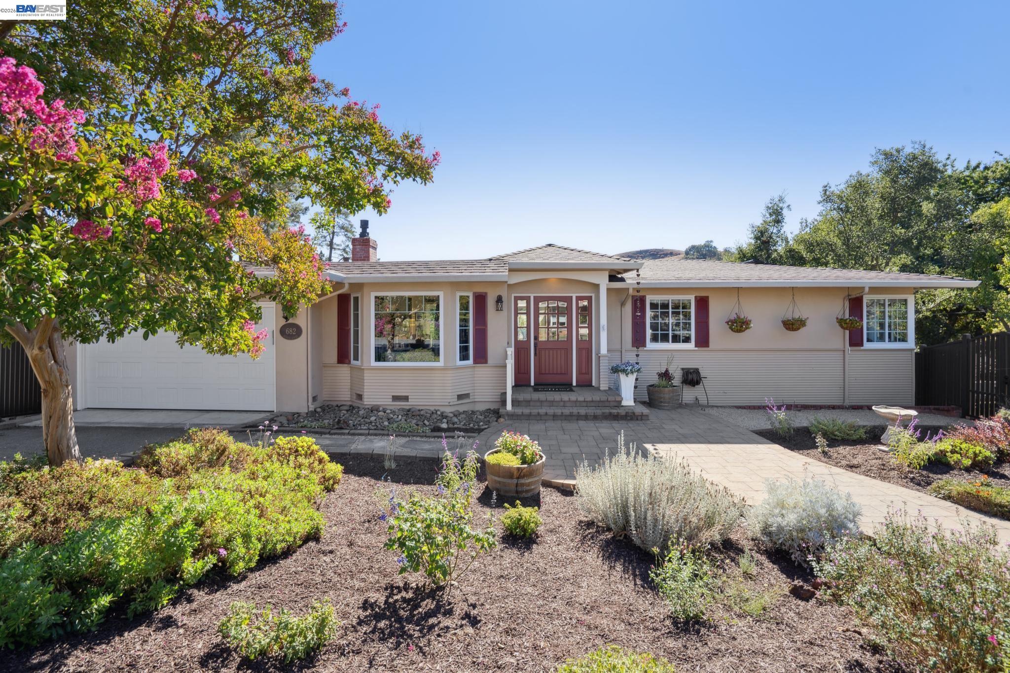 Detail Gallery Image 2 of 53 For 682 Jennie Ct, Lafayette,  CA 94549 - 5 Beds | 2/1 Baths