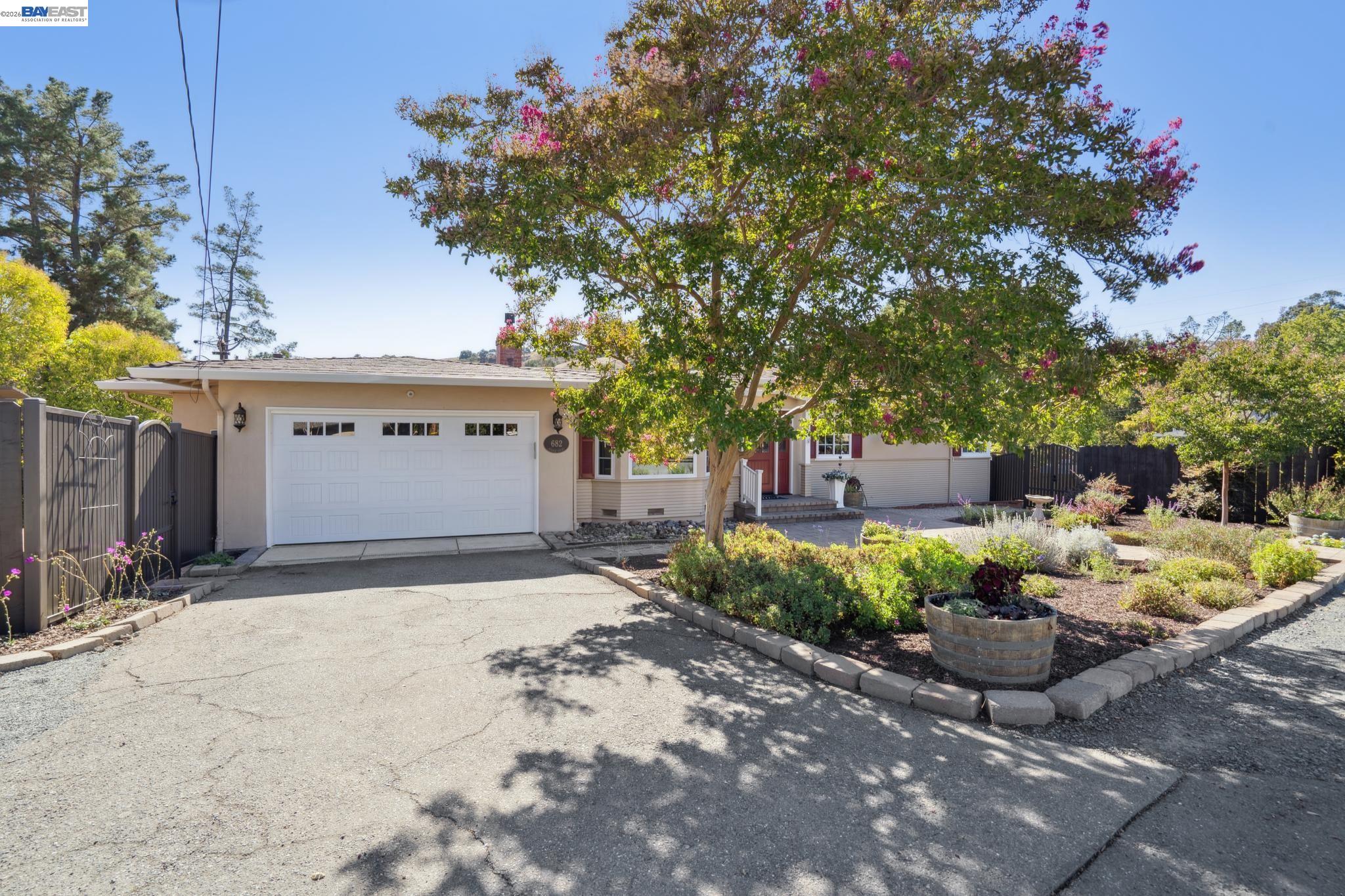 Detail Gallery Image 15 of 58 For 682 Jennie Ct, Lafayette,  CA 94549 - 5 Beds | 2/1 Baths