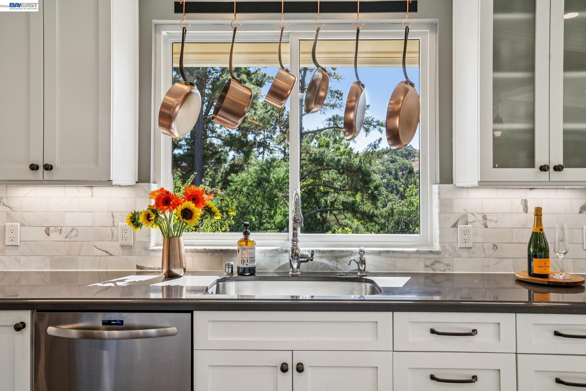 Detail Gallery Image 25 of 58 For 682 Jennie Ct, Lafayette,  CA 94549 - 5 Beds | 2/1 Baths